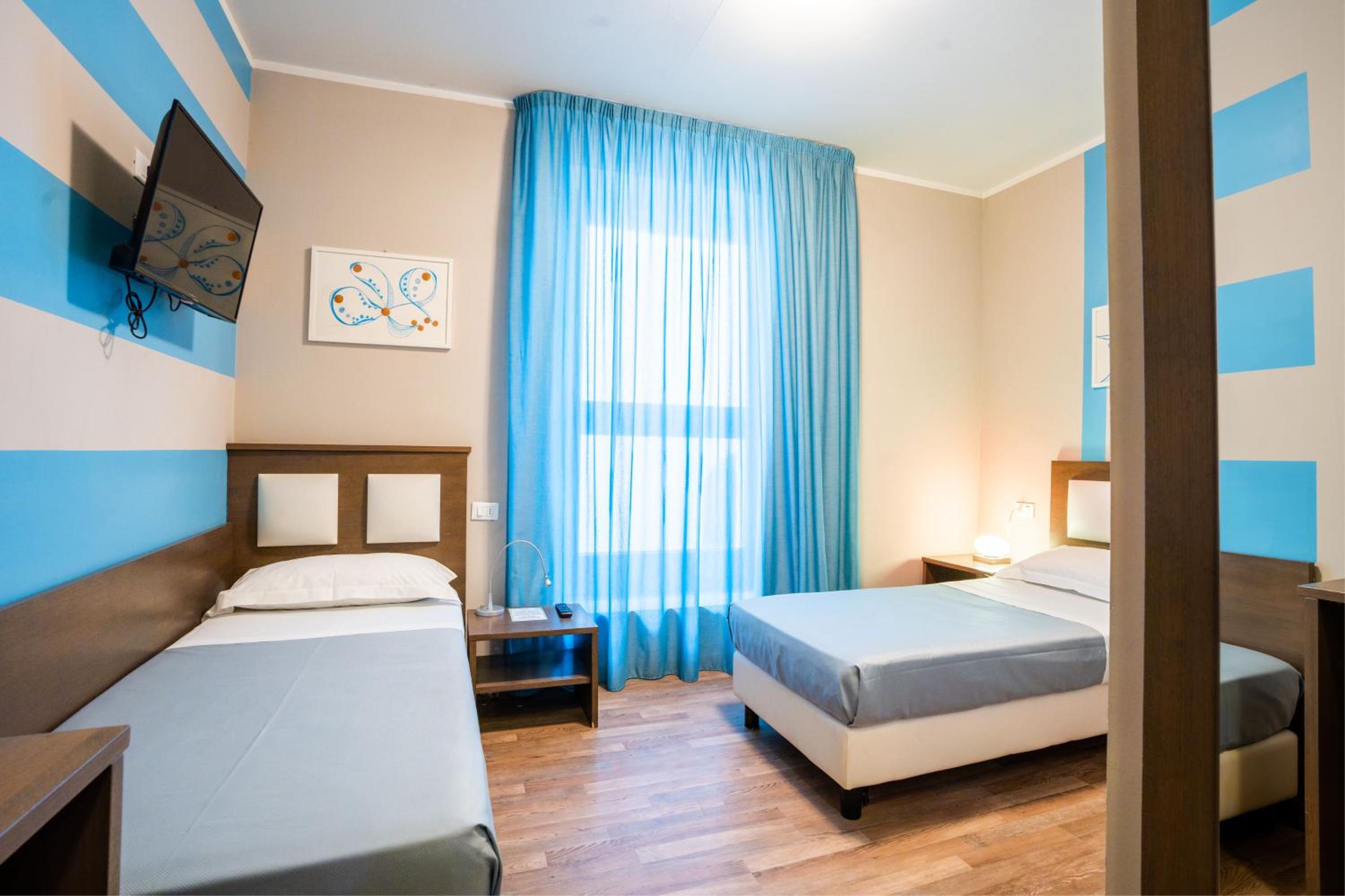 Twin Room - Photo 3