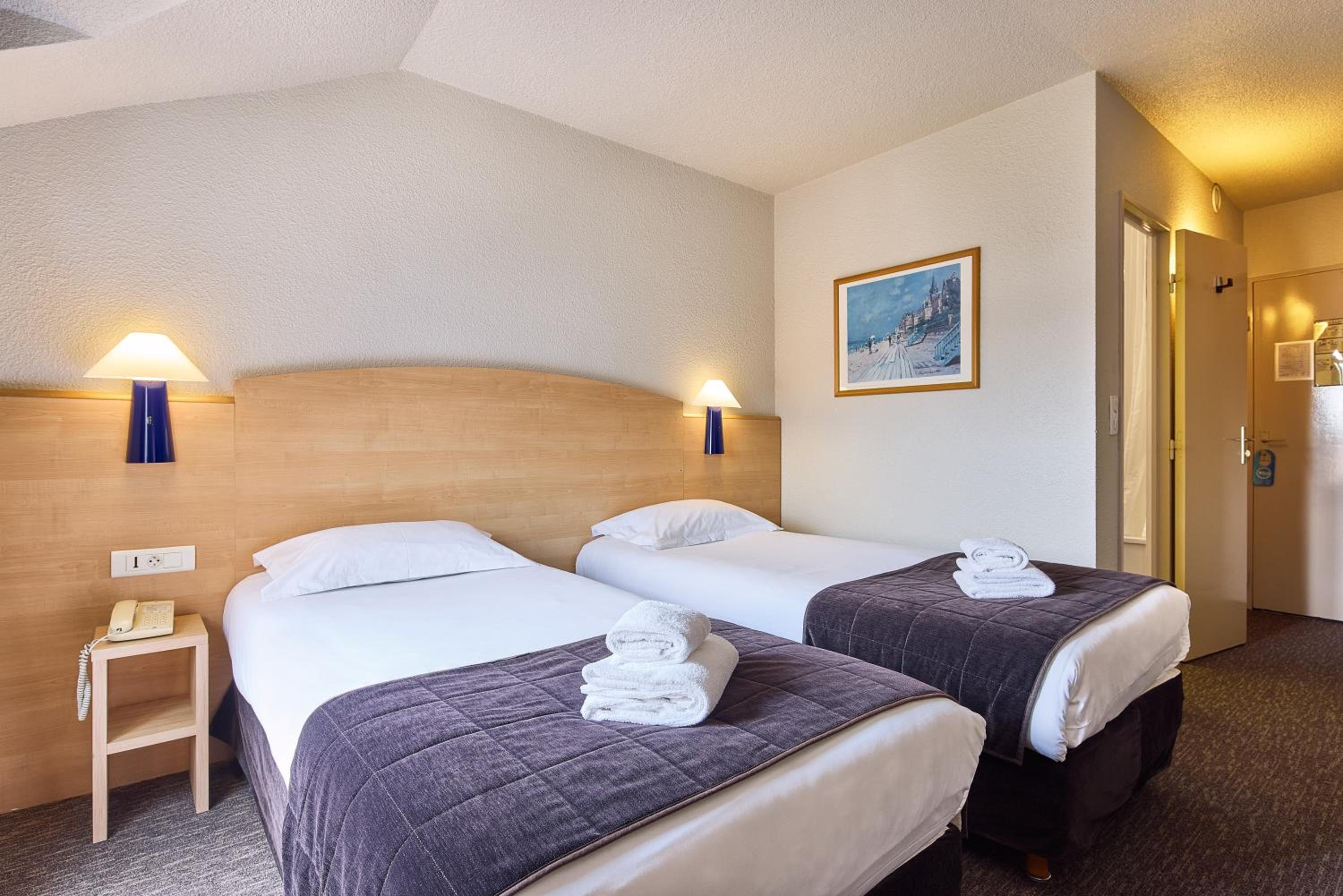 Twin Room with pool access photo 2