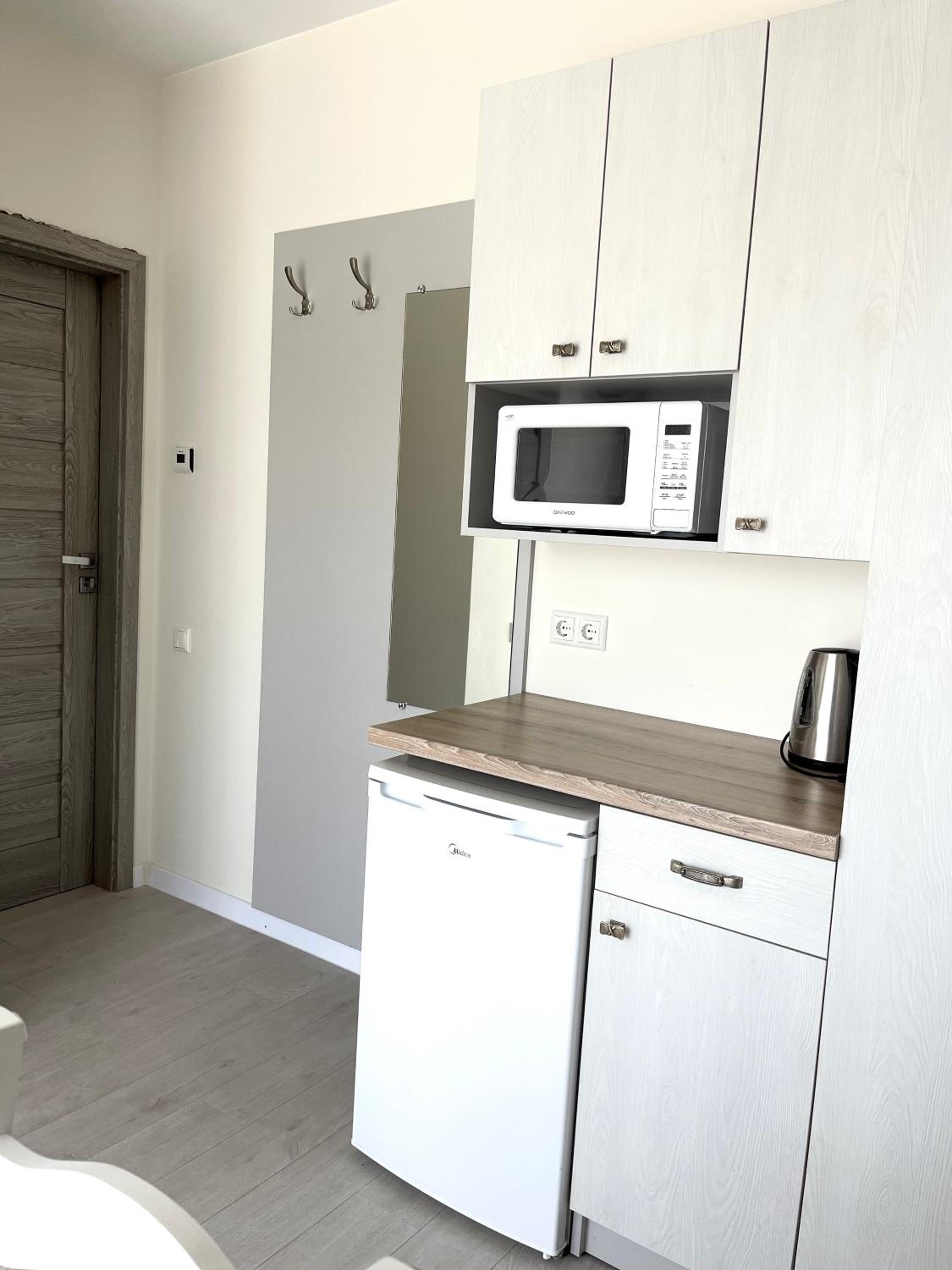 Double Room with Balcony - Photo 11