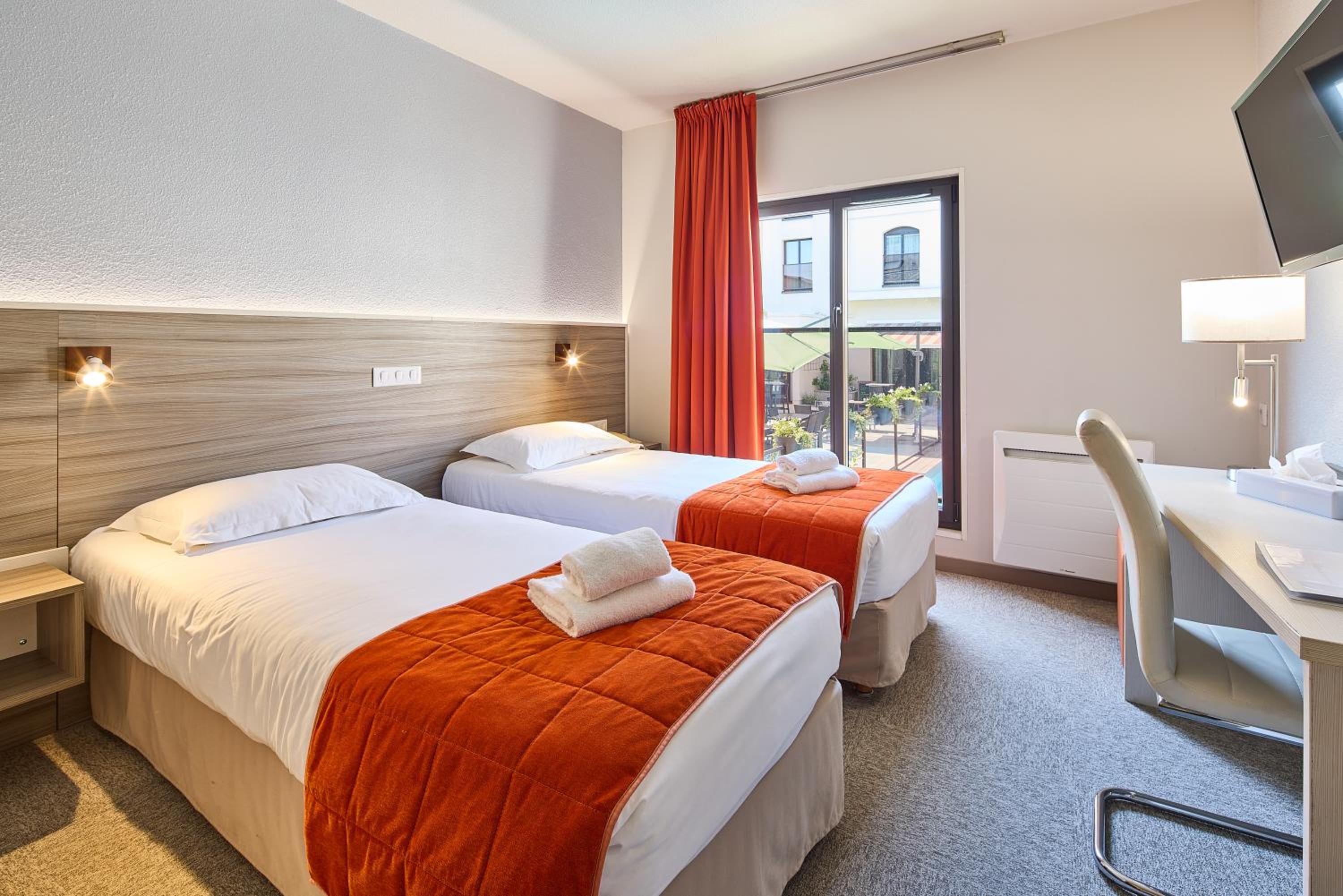 Comfort Twin Room with pool access photo 3