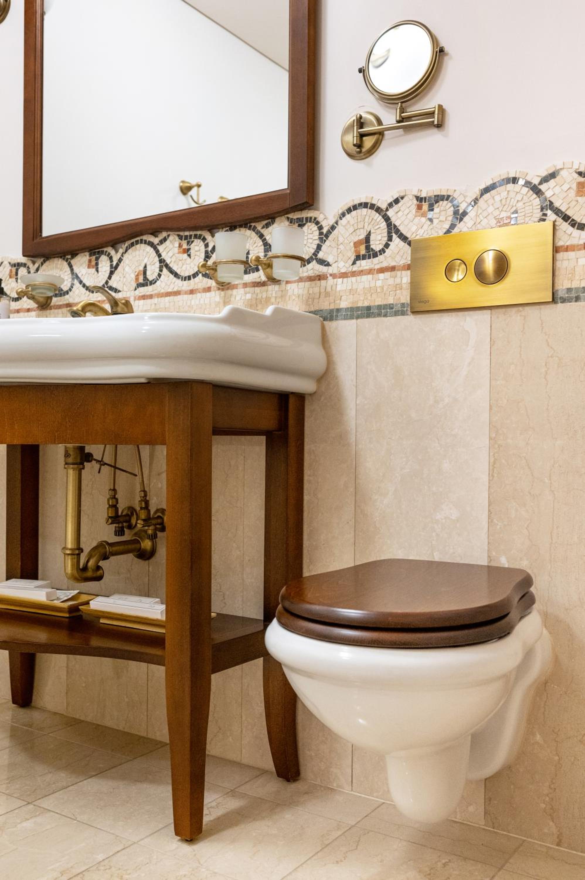 Deluxe Two-Bedroom Apartment with Spa Access - Photo 6