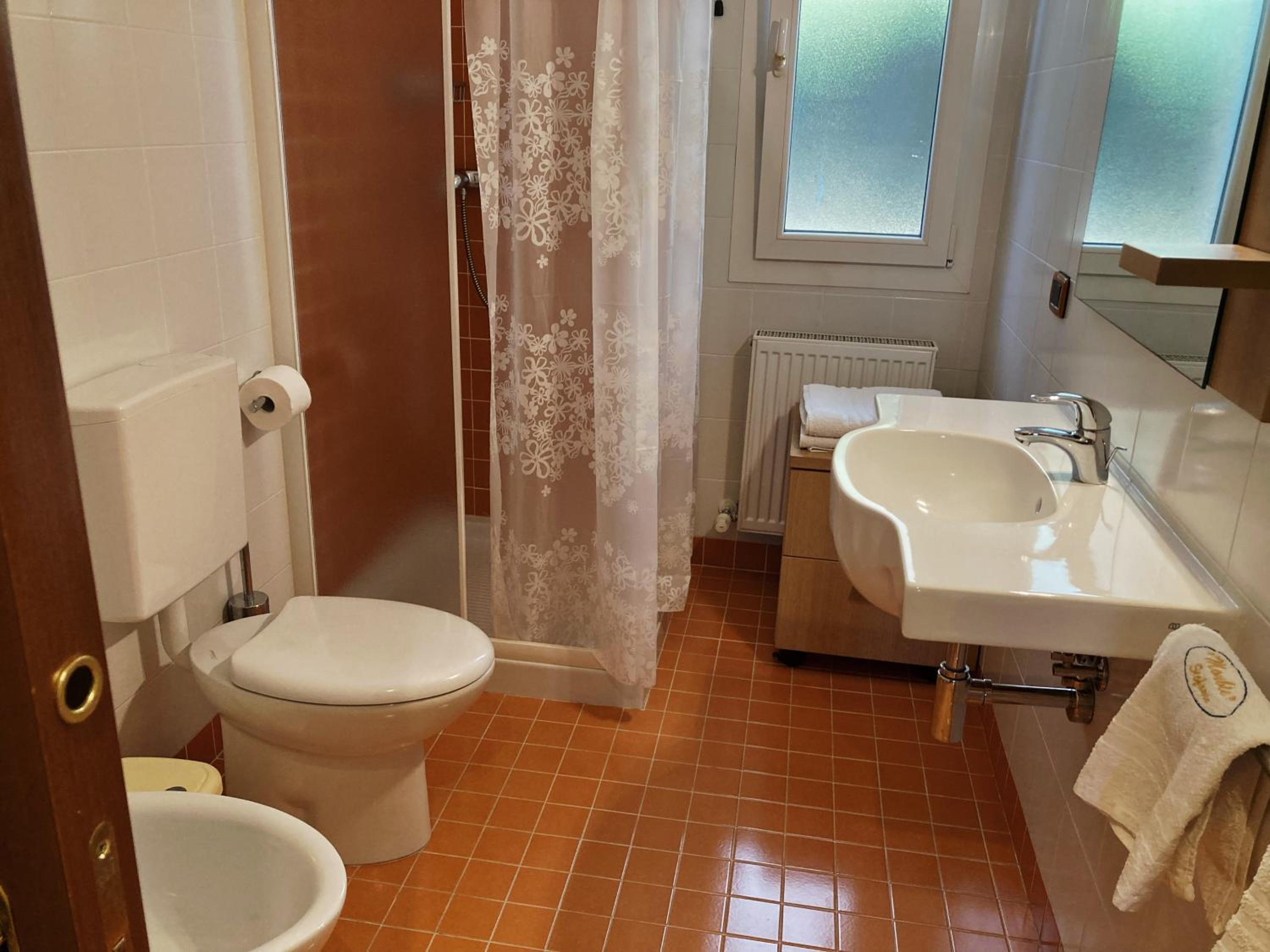One-Bedroom Apartment - Photo 3