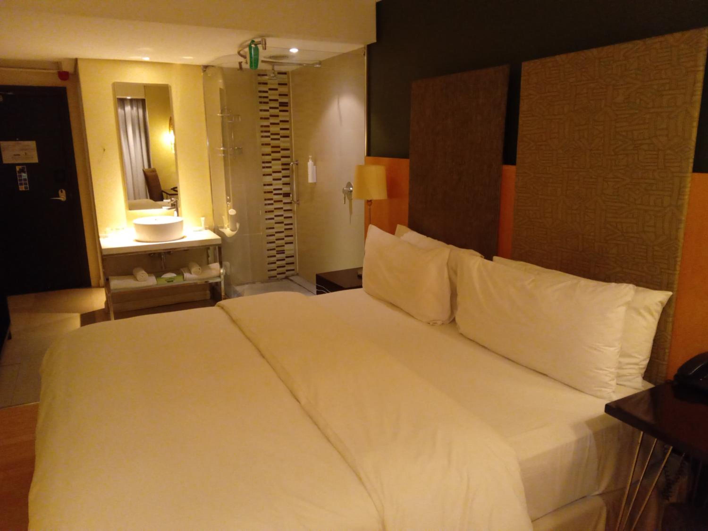 Guest Room, 1 King - Photo 1