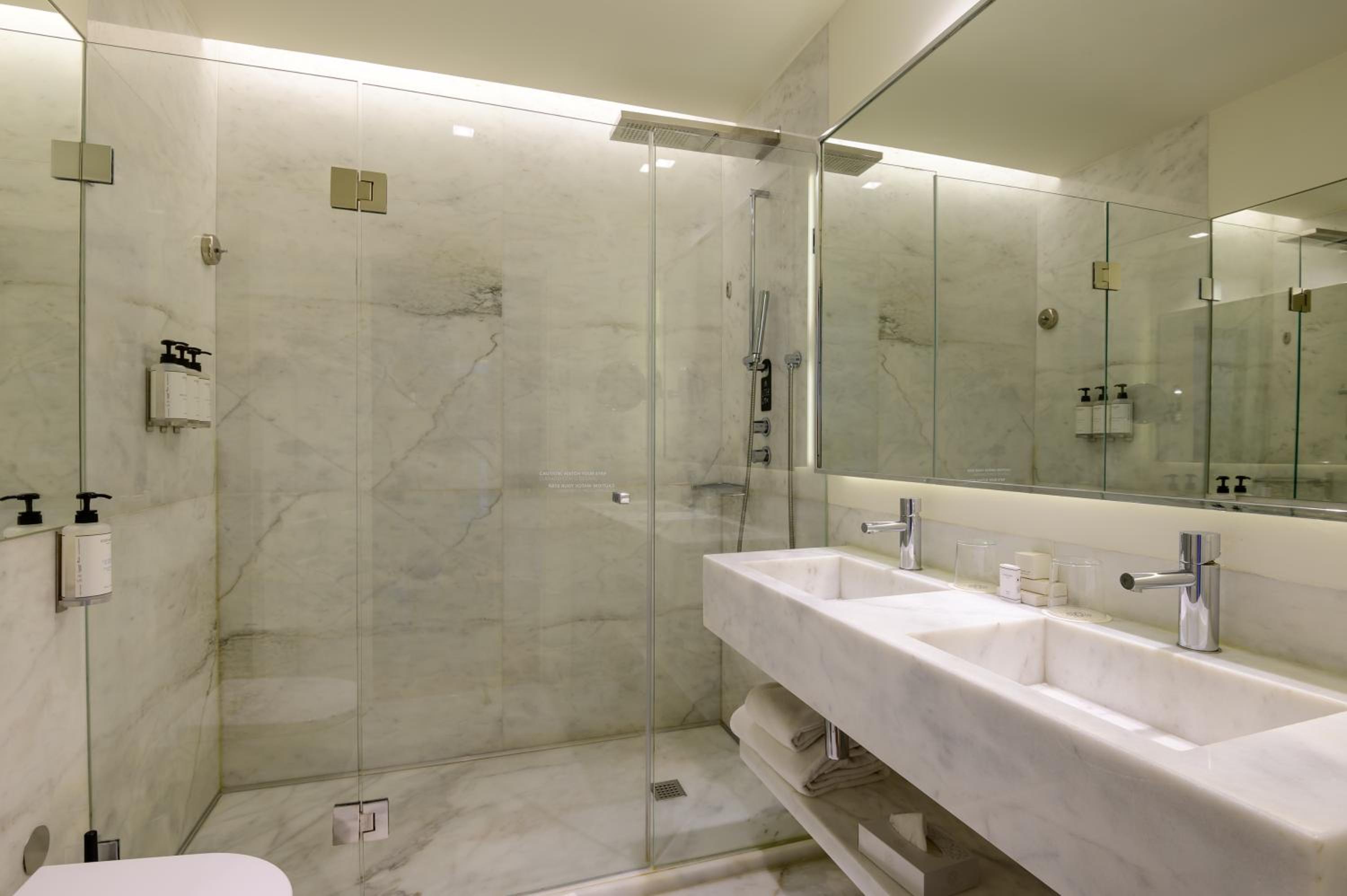 Deluxe Double or Twin Room with City View photo 2