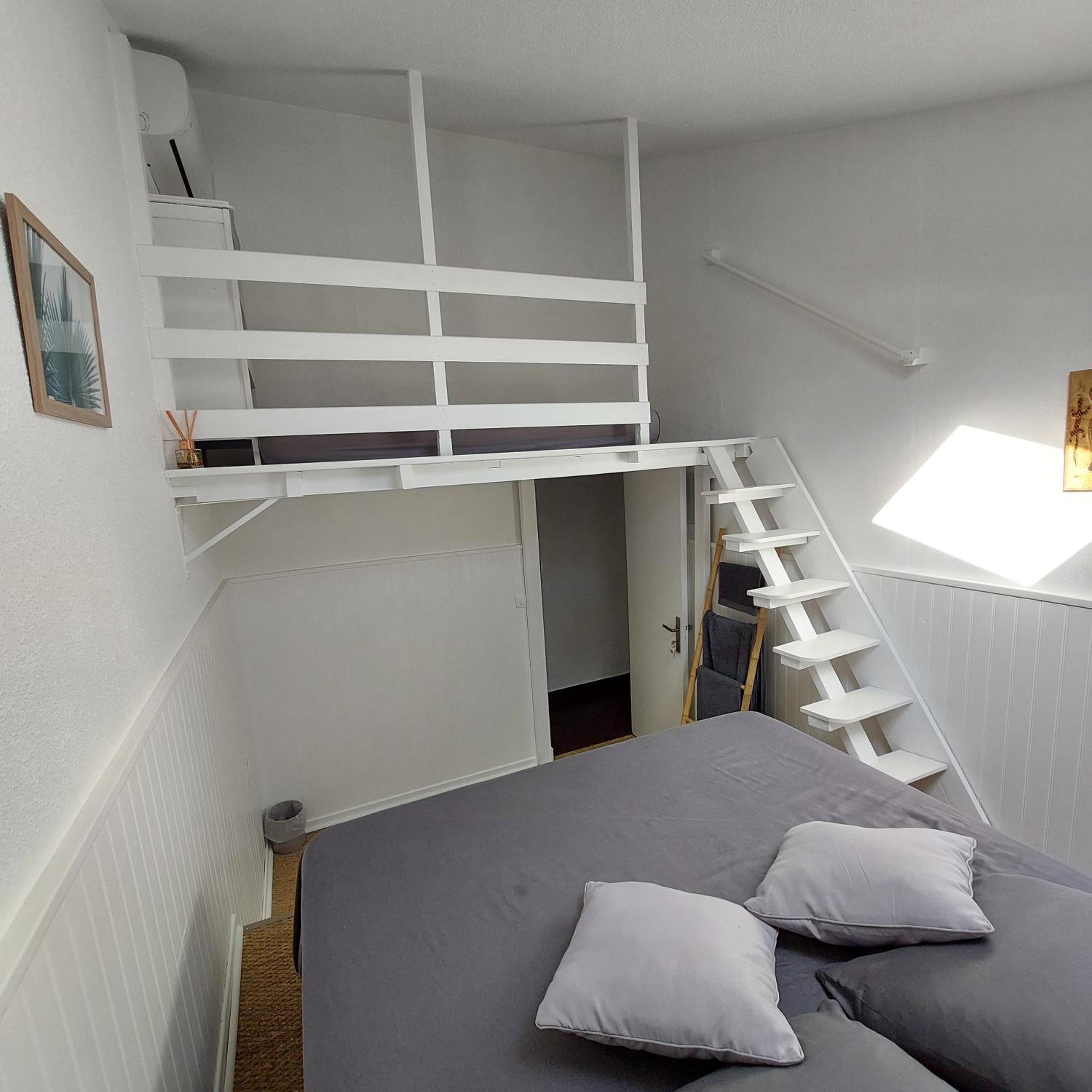 Standard Double Room with Shared Bathroom