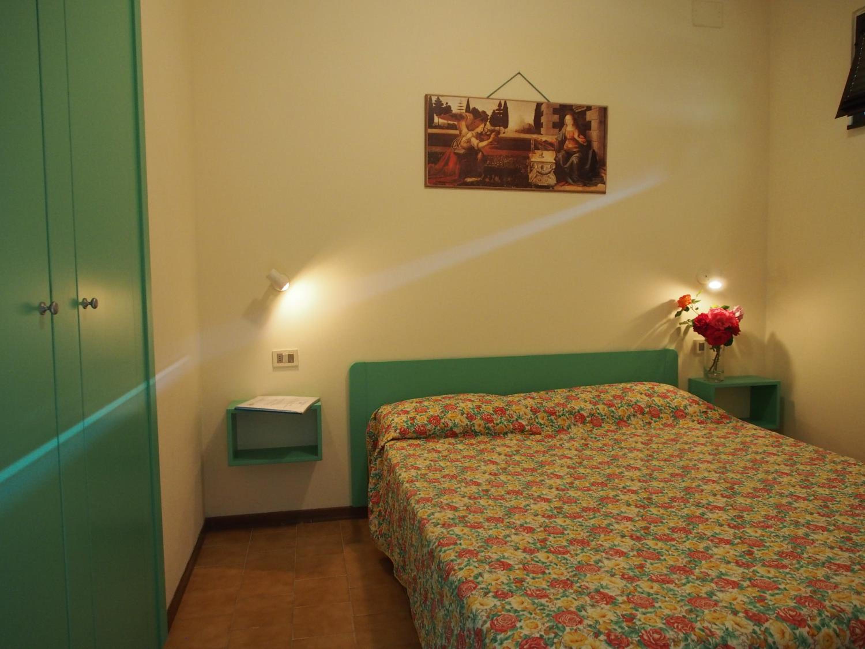 One-Bedroom Apartment - Photo 1