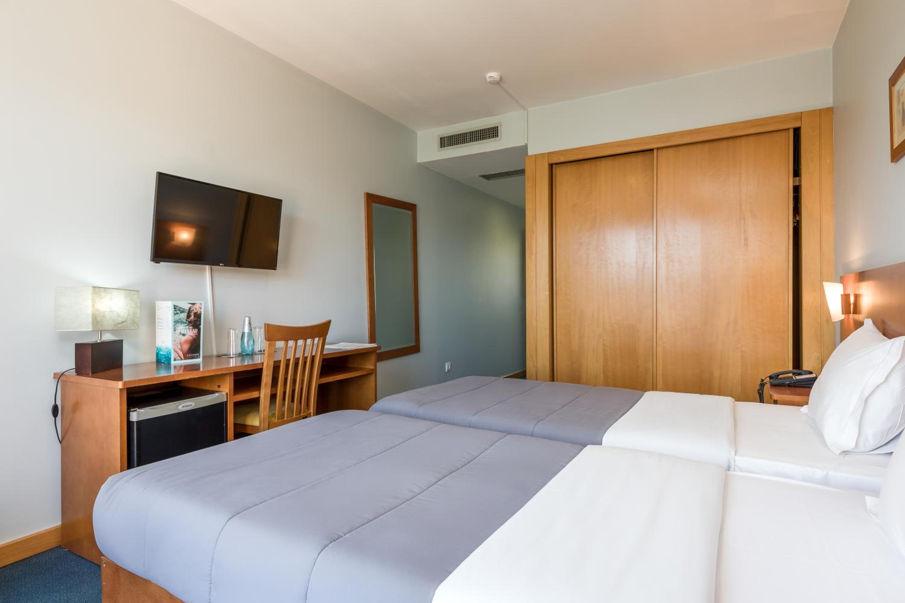 Superior Twin Room - Photo 4