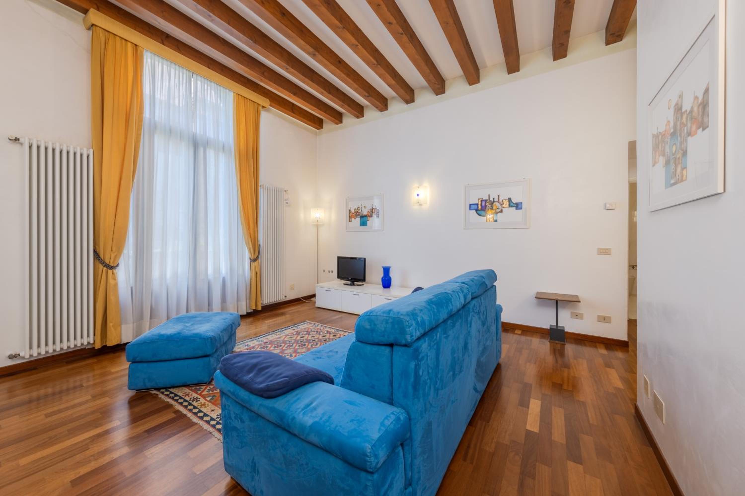 One-Bedroom Suite with Canal View photo 1