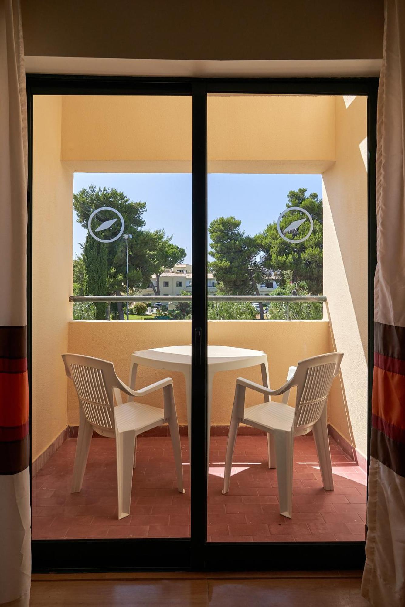 Deluxe Double or Twin Room with City View - Photo 4