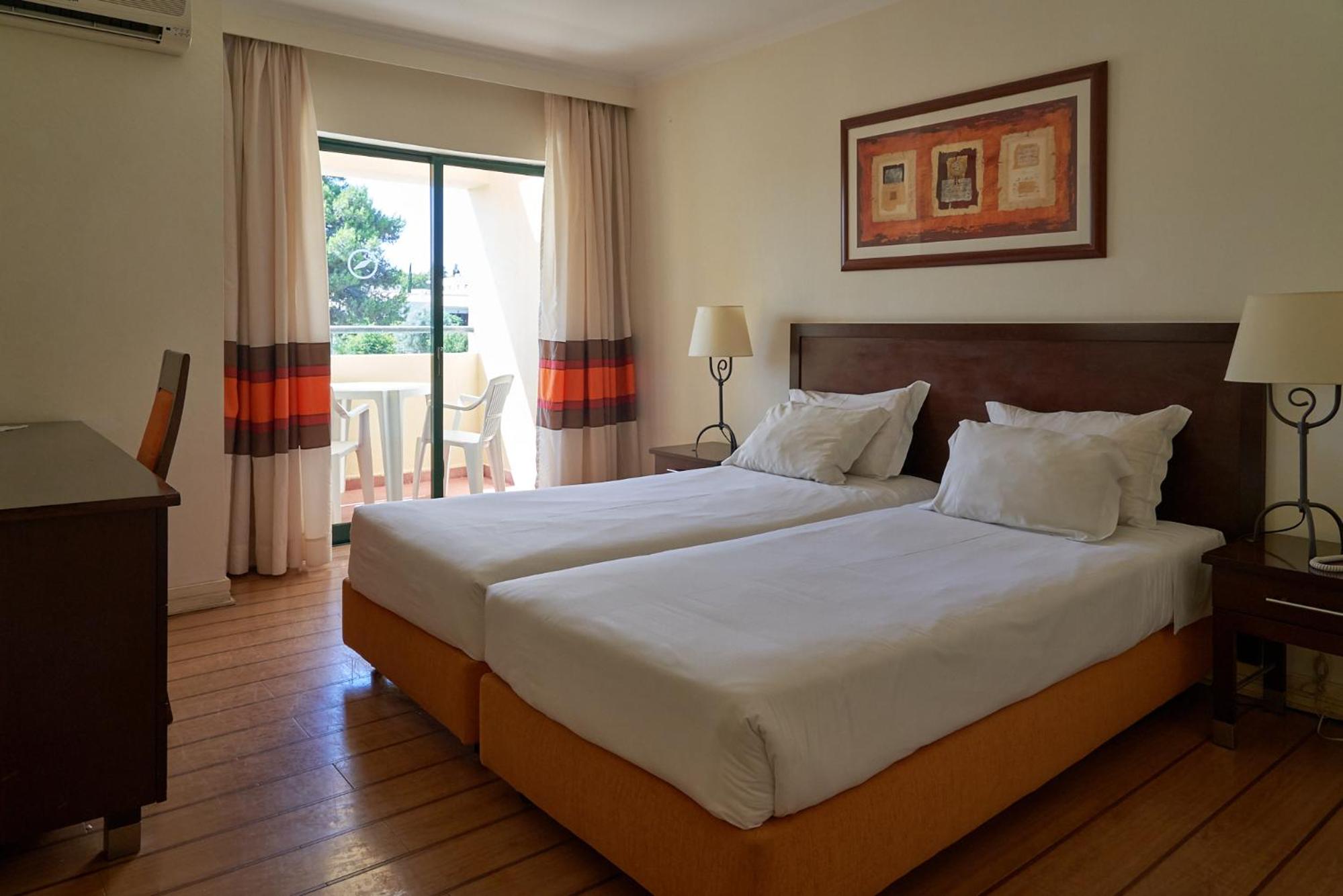 Deluxe Double or Twin Room with City View - Photo 2