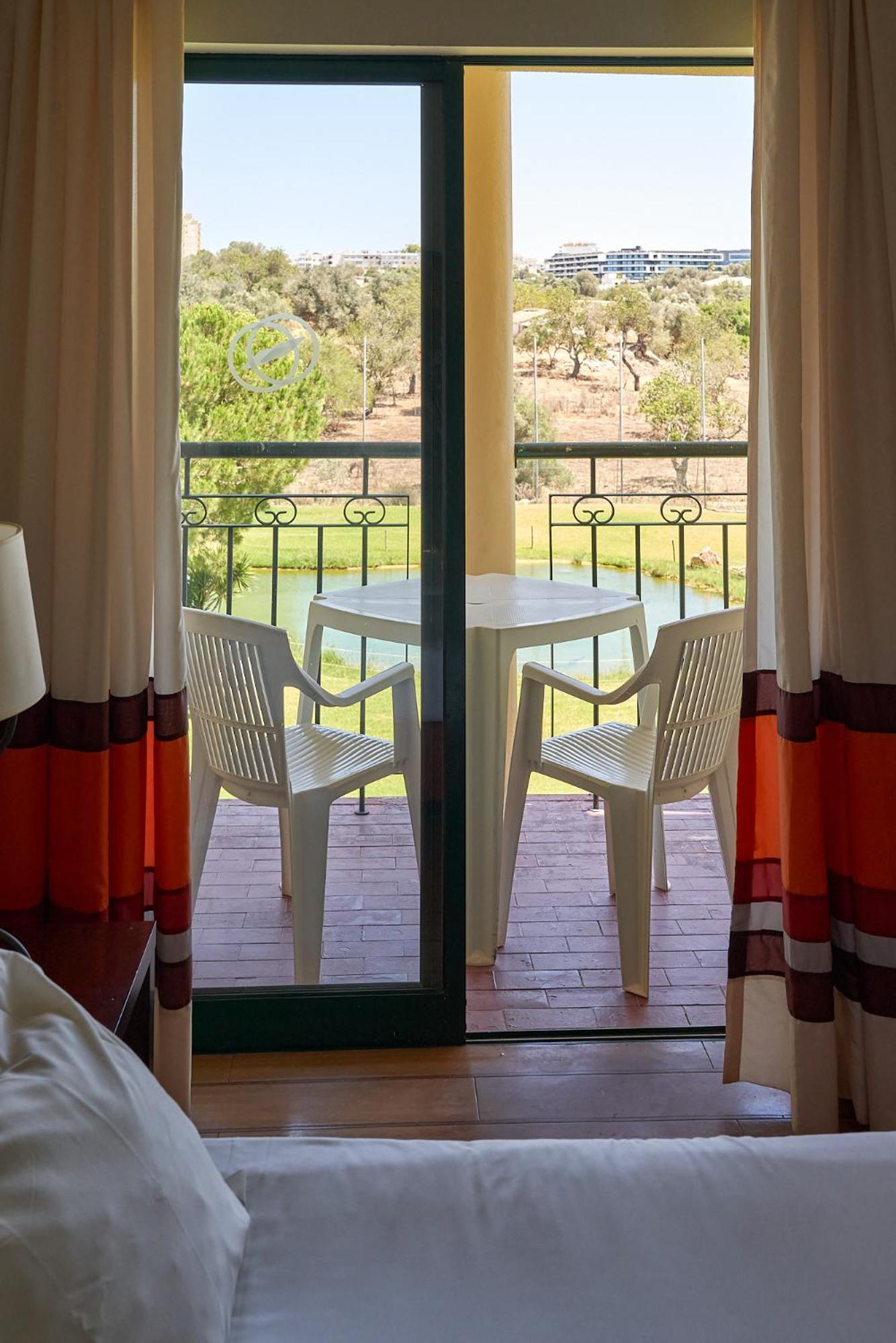 Deluxe Double or Twin Room with Pool View - Photo 3