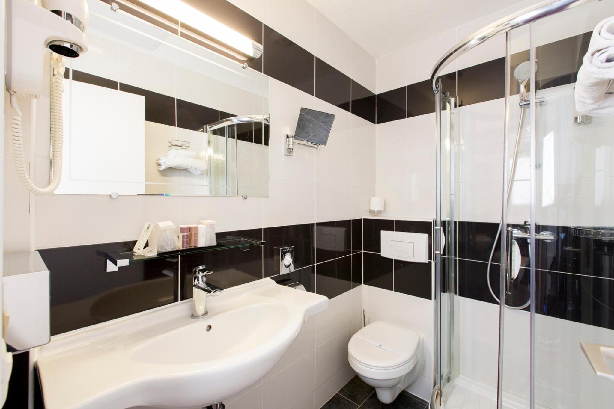 Double Room - Non-Smoking  - Photo 2