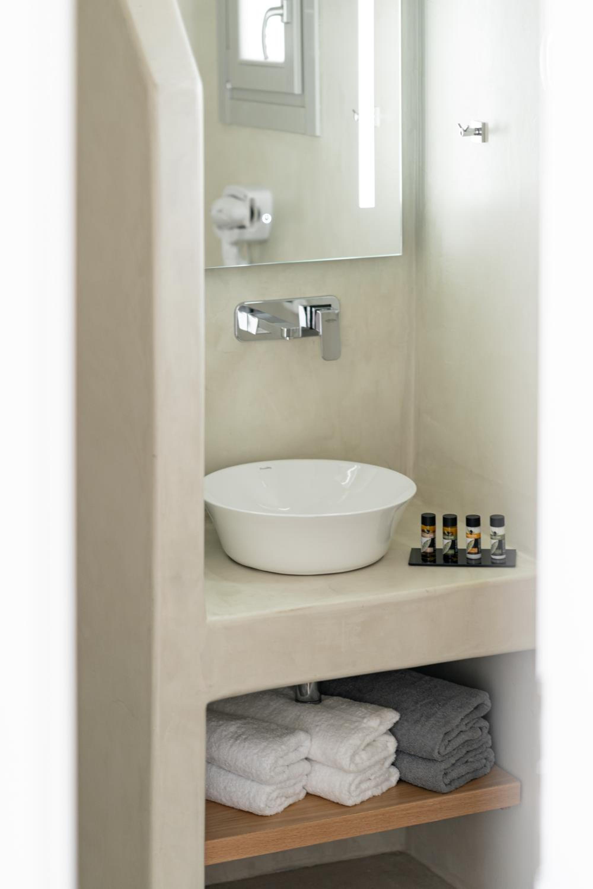 Suite - Photo 2