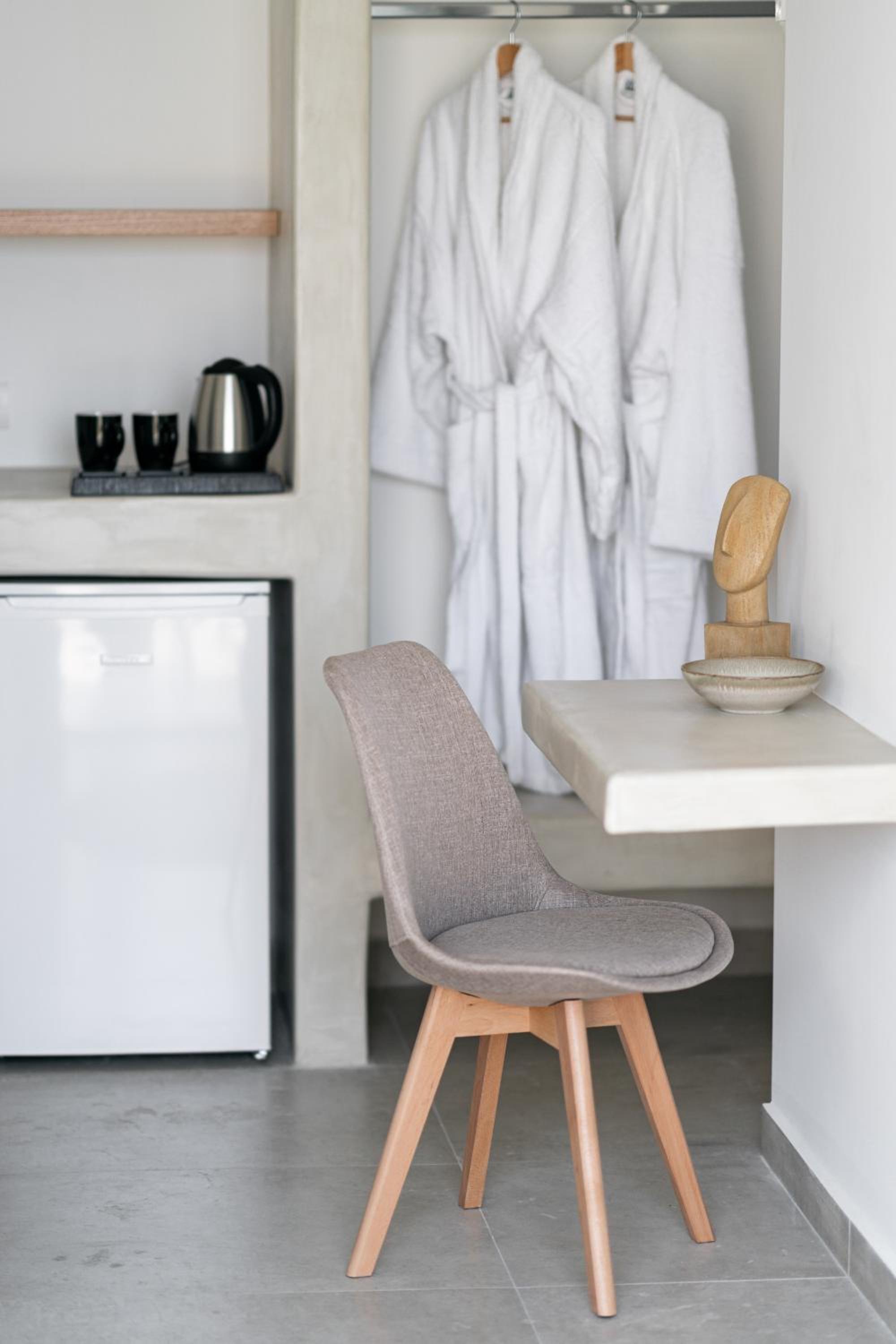 Suite - Photo 9