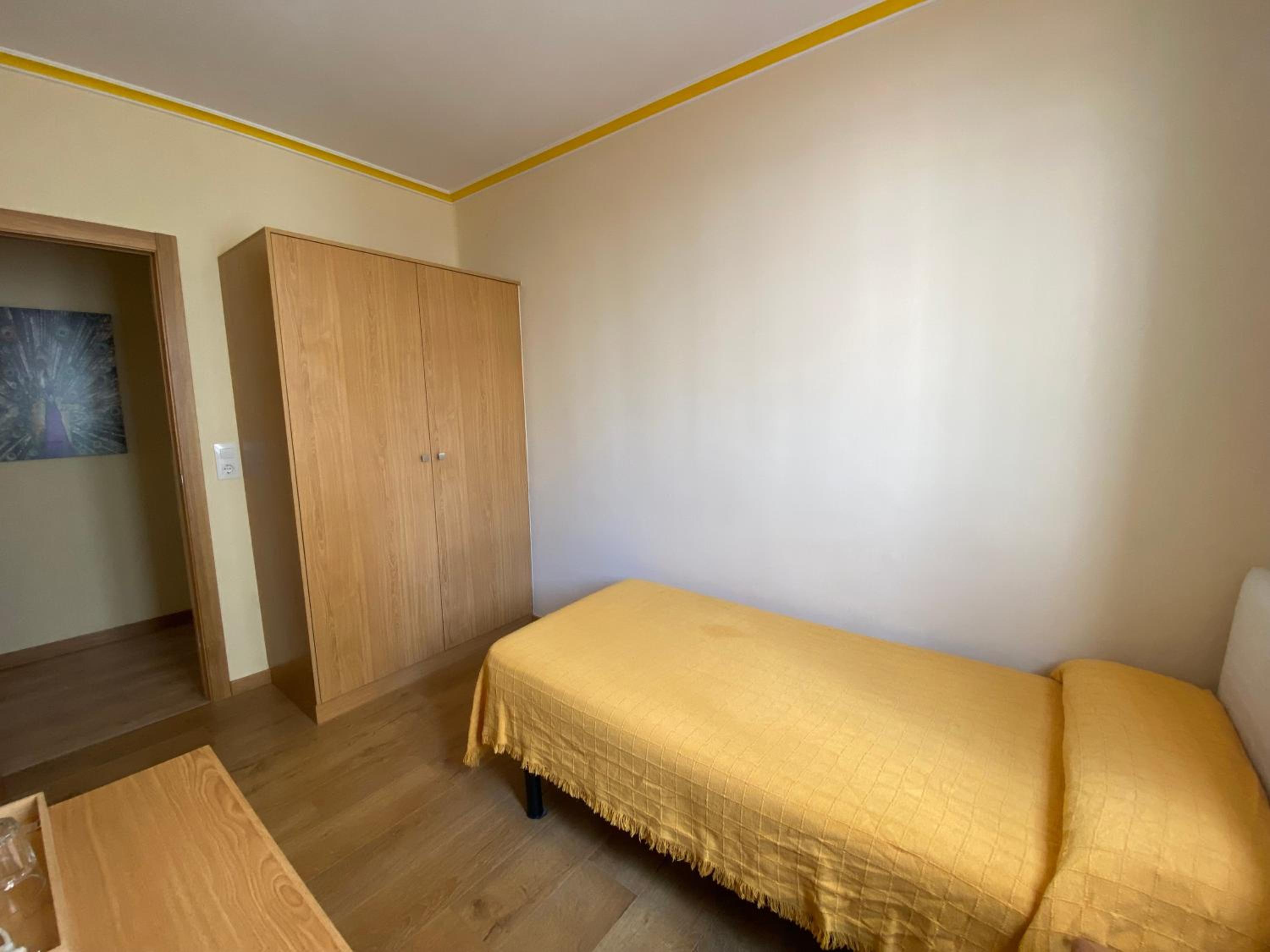 Single Room with Shared Bathroom photo 2