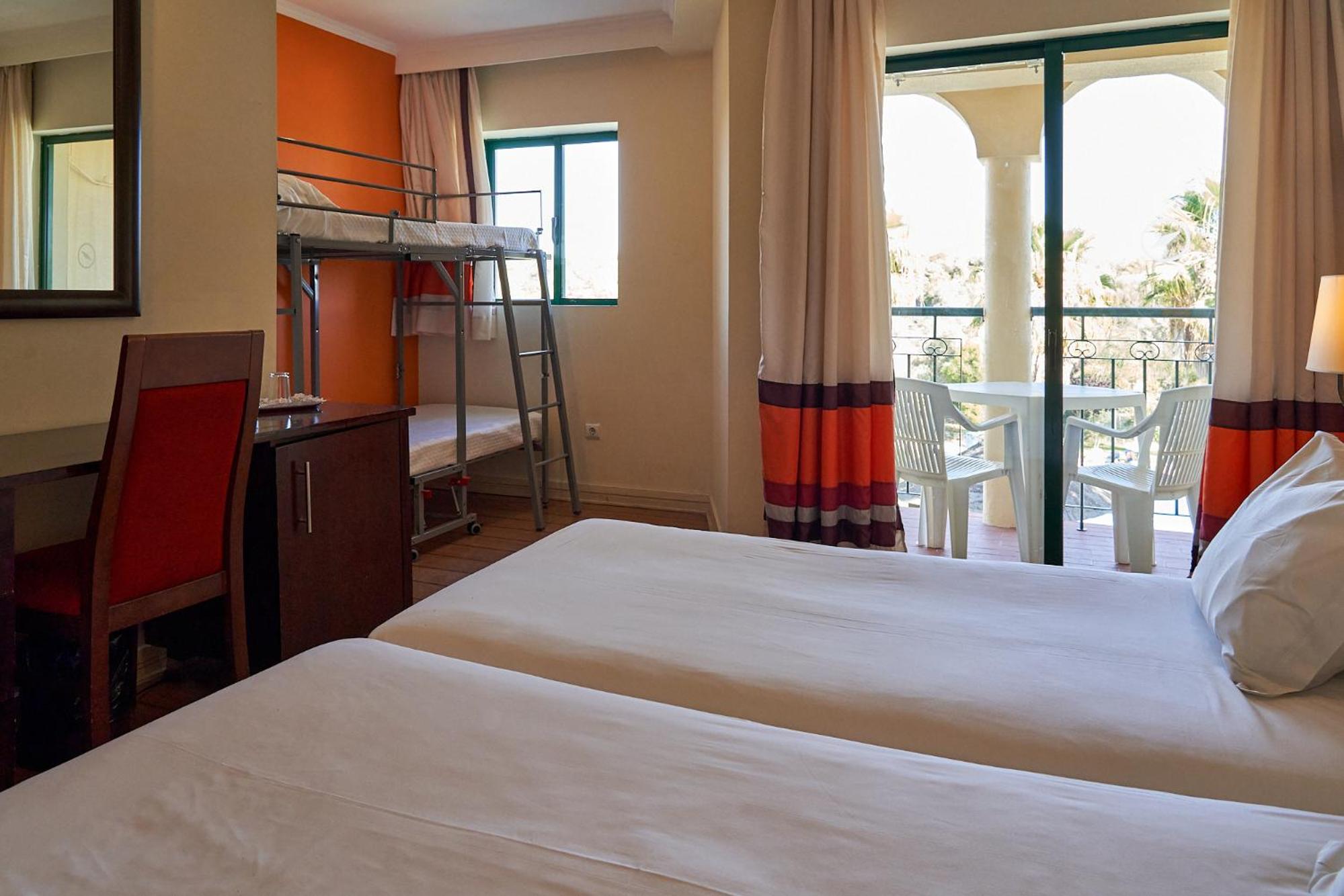 Superior Twin Room with Garden View - Photo 2
