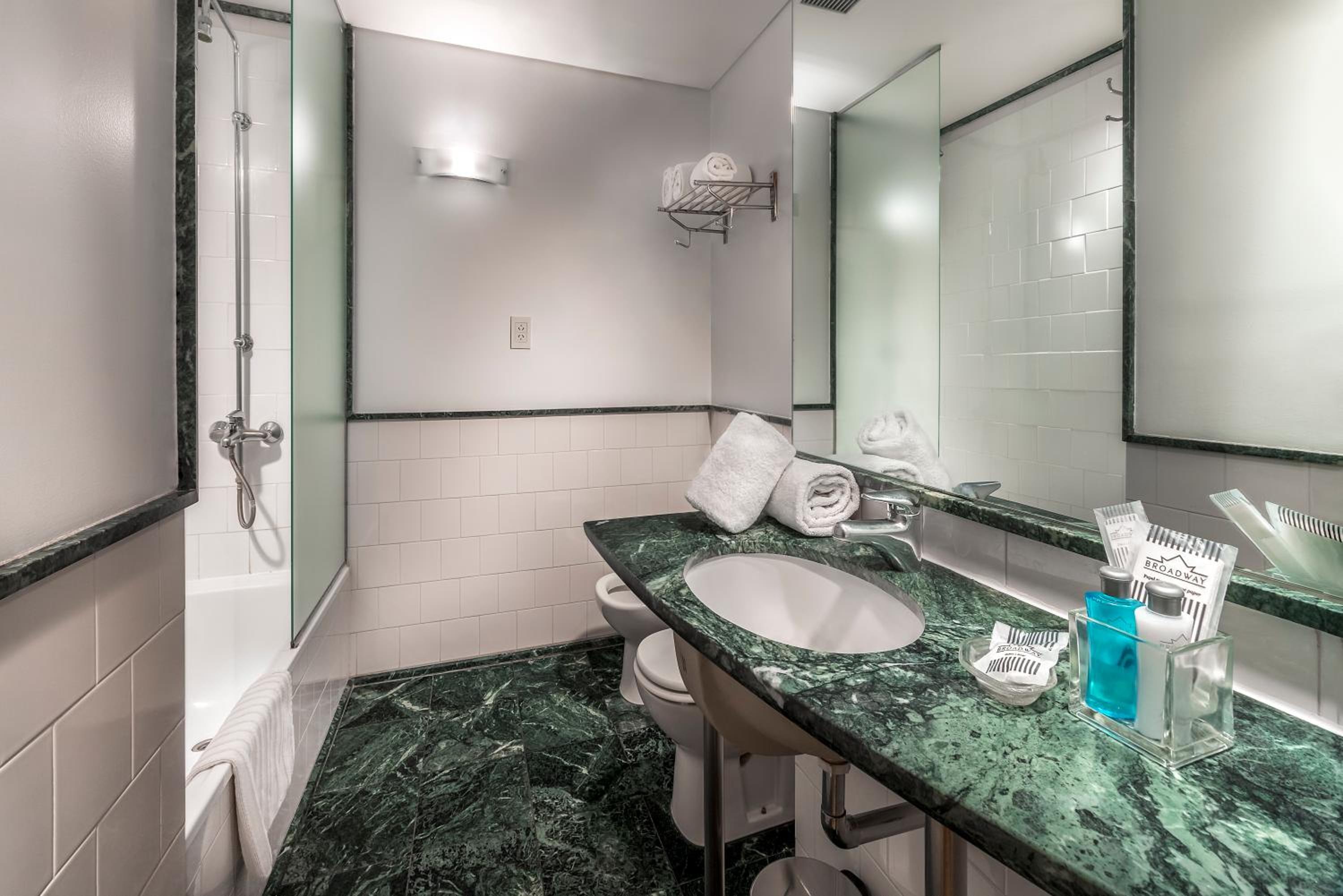 Junior Suite (2 Adults + 2 Children) thumbnail 5
