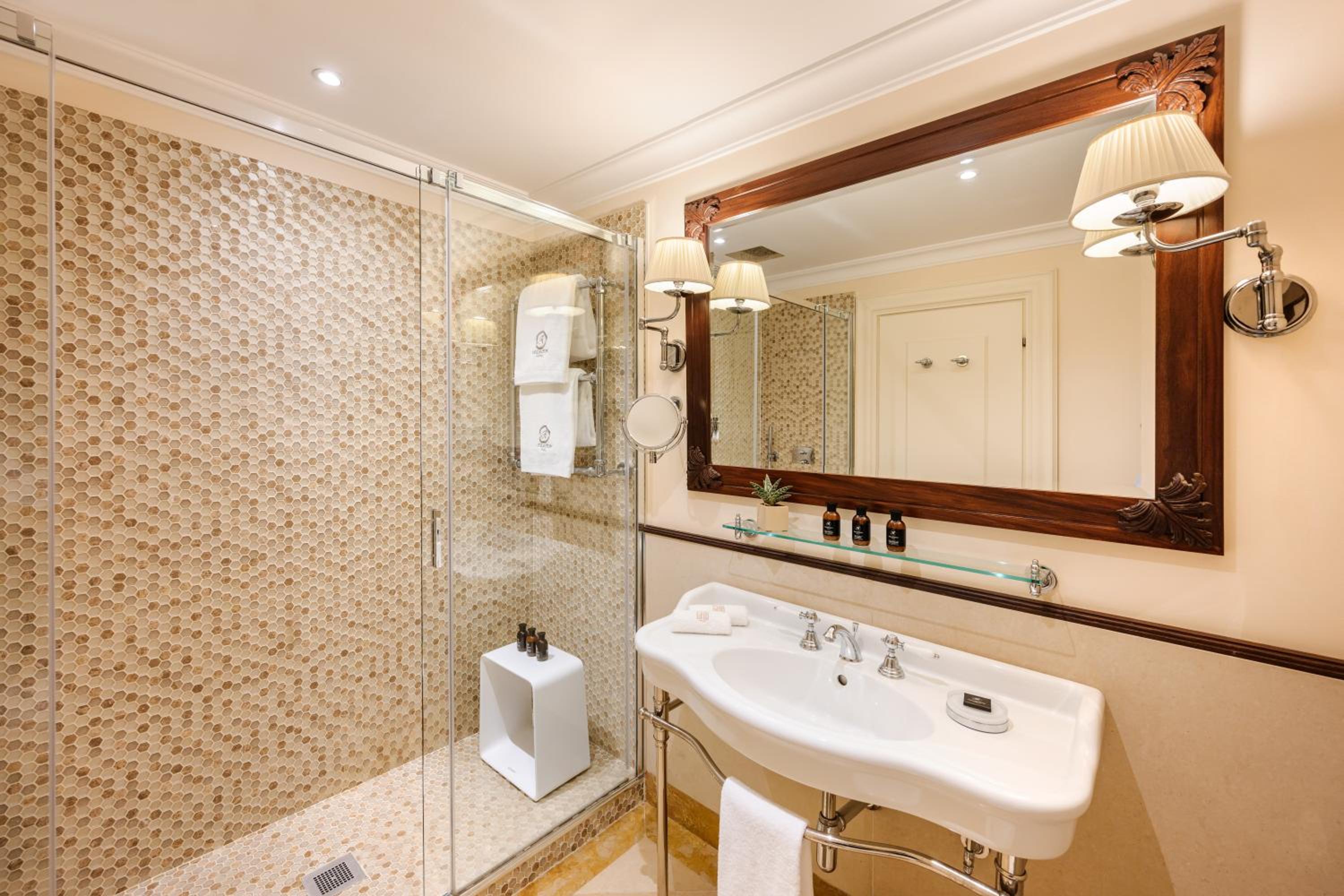 Deluxe Double Room with Sea View - Photo 4
