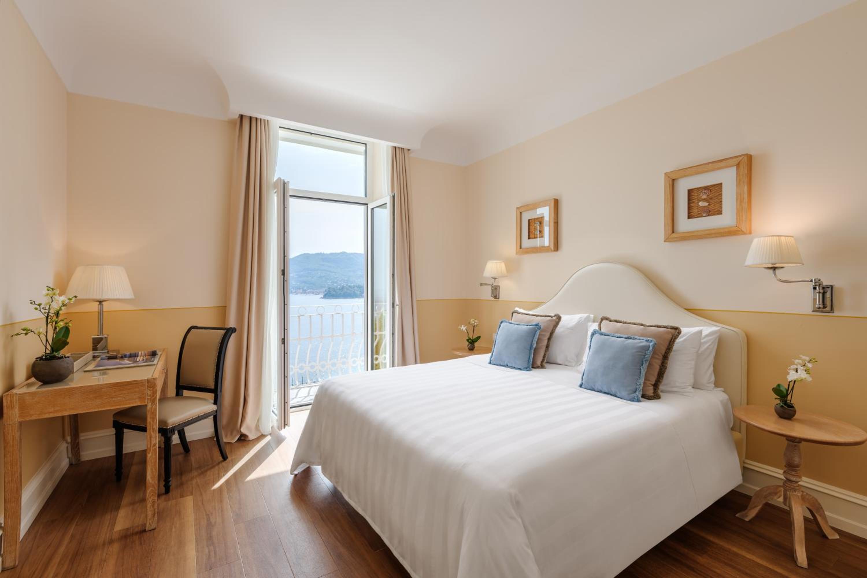 Deluxe Double Room with Sea View - Photo 2