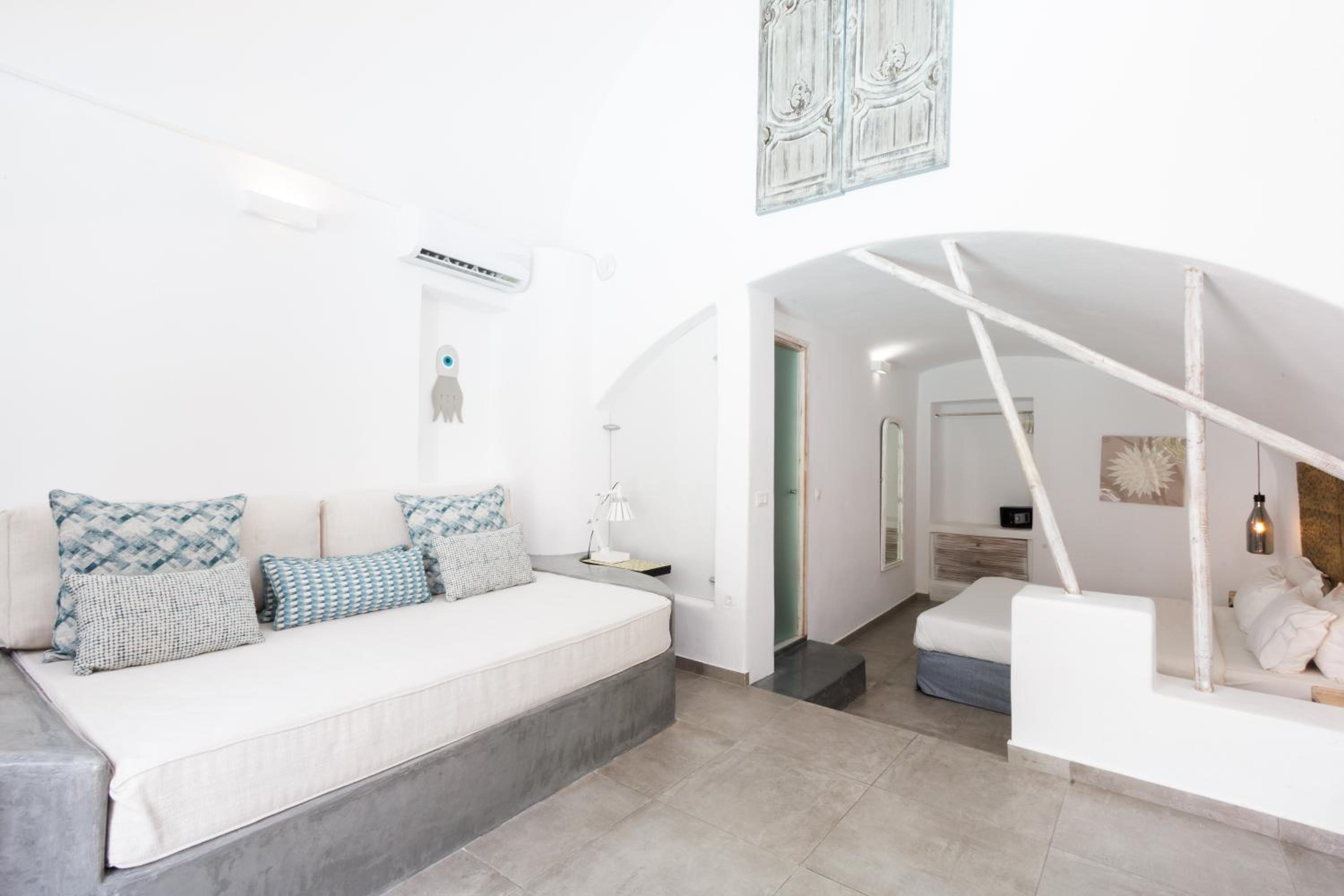 Poolfront Suite - Photo 6