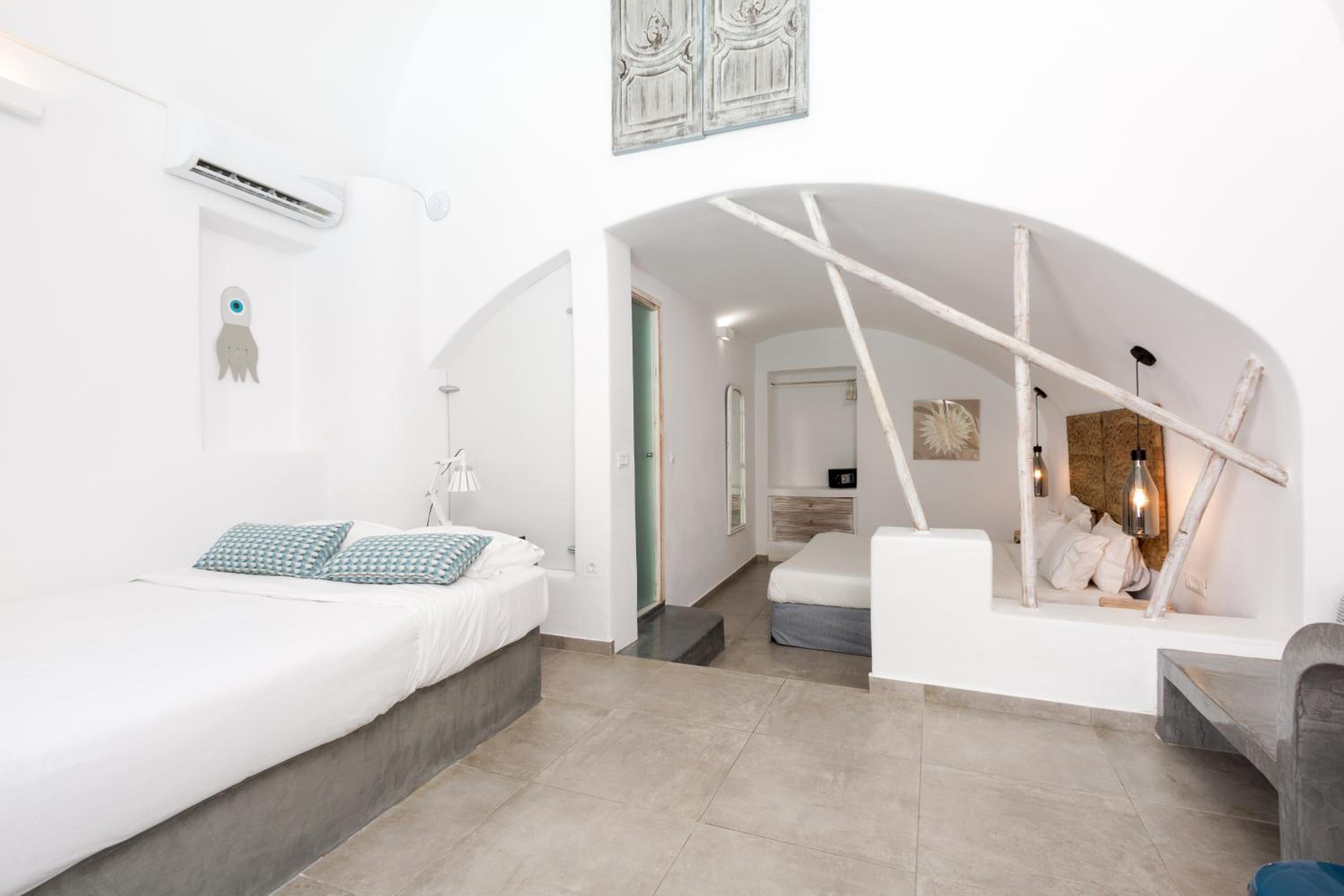 Poolfront Suite - Photo 4