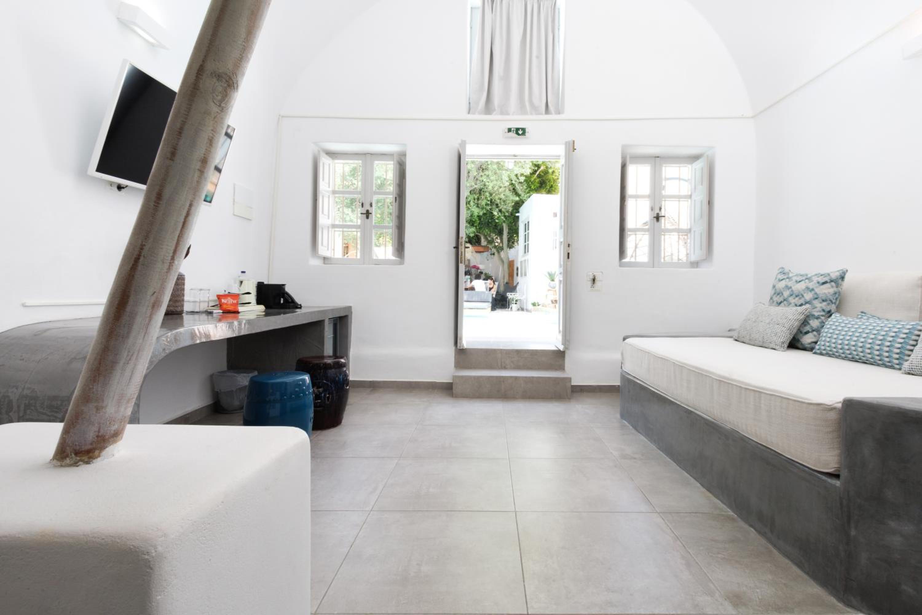 Poolfront Suite - Photo 5