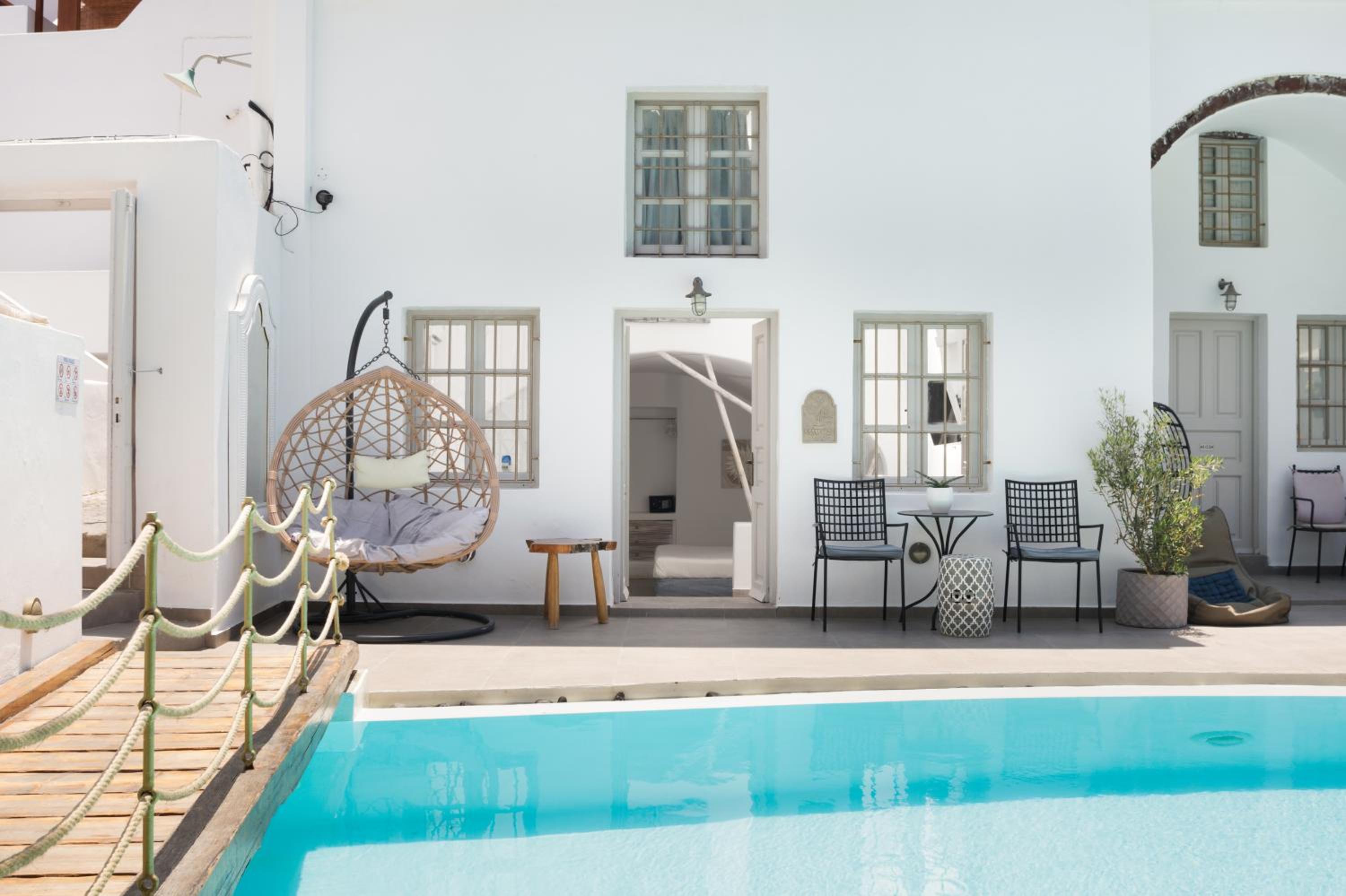Poolfront Suite - Photo 19