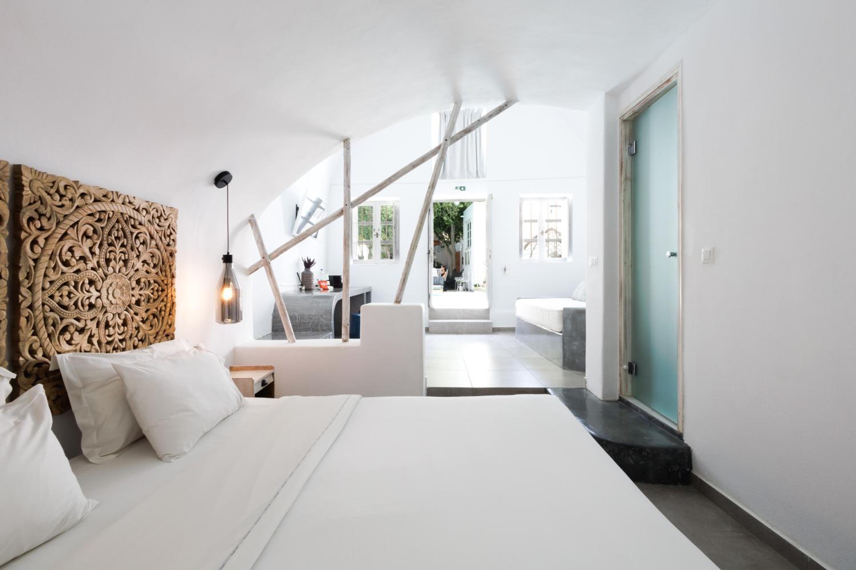 Poolfront Suite - Photo 21