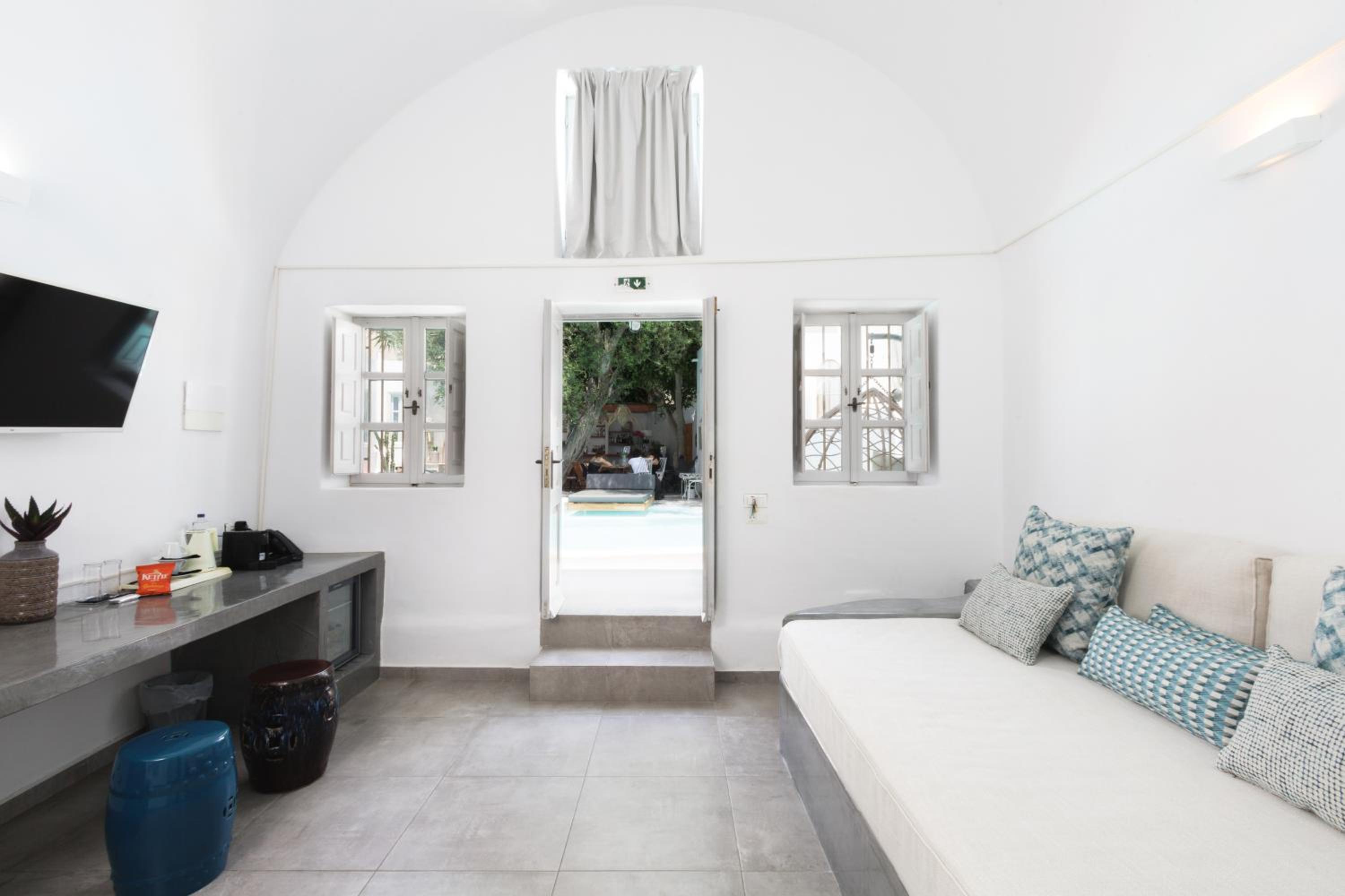 Poolfront Suite - Photo 20