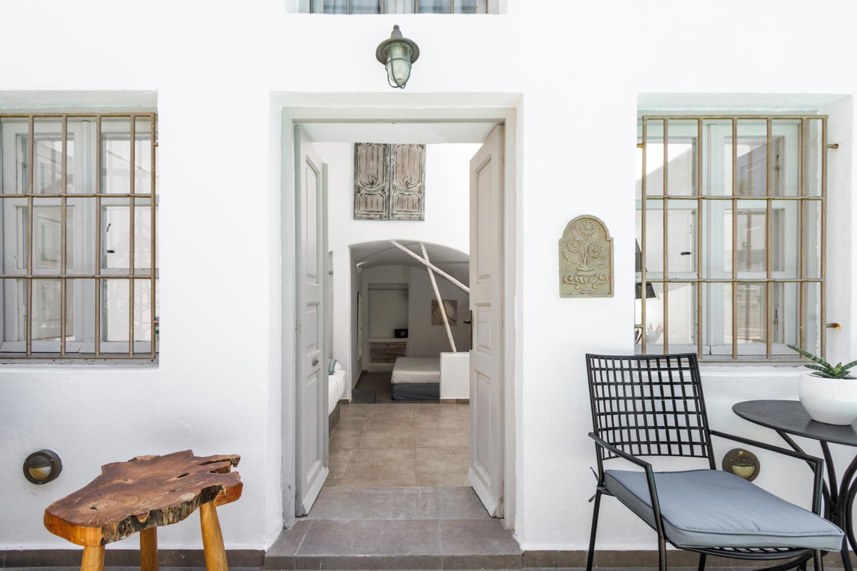 Poolfront Suite - Photo 22