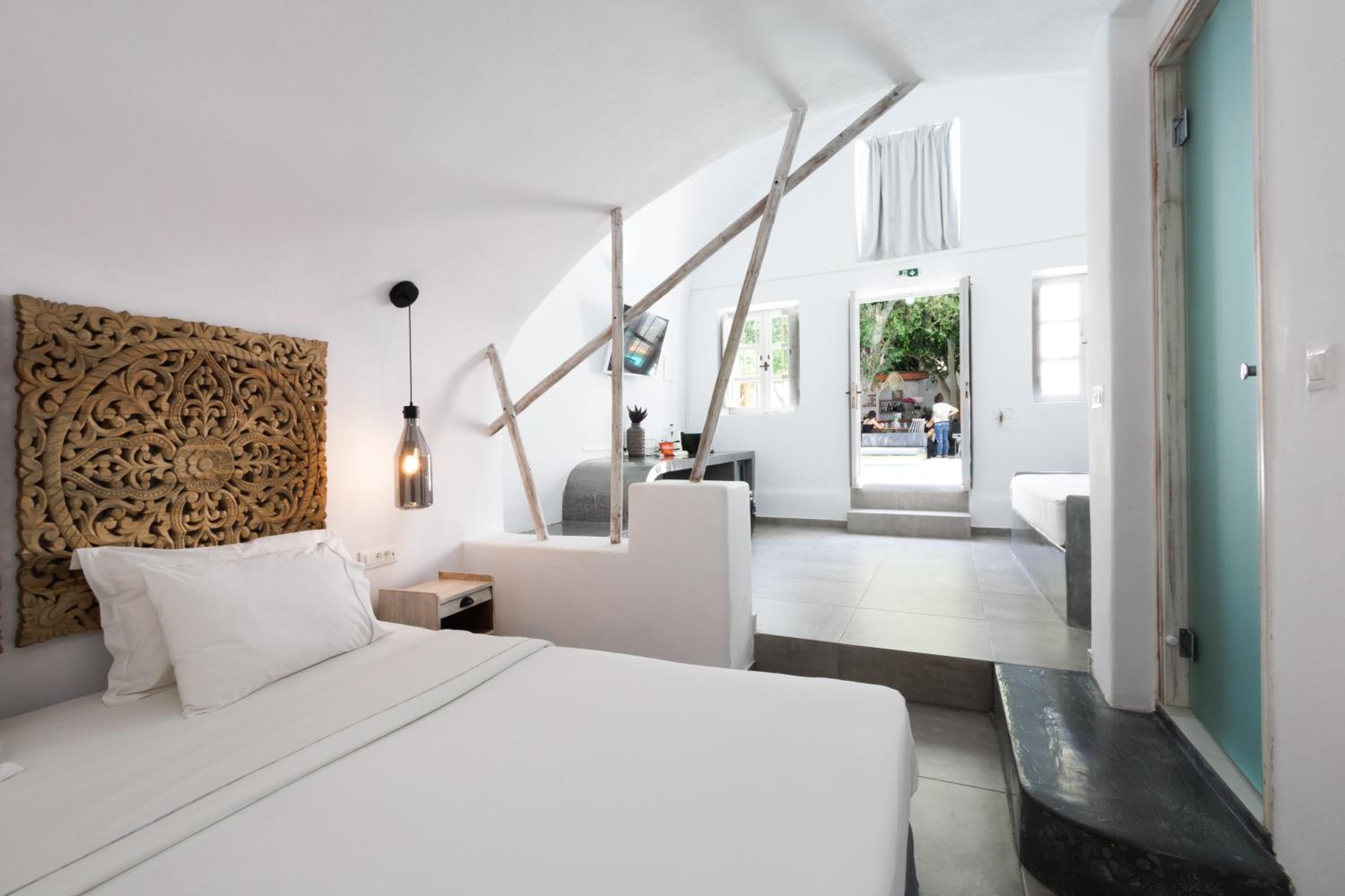 Poolfront Suite - Photo 24