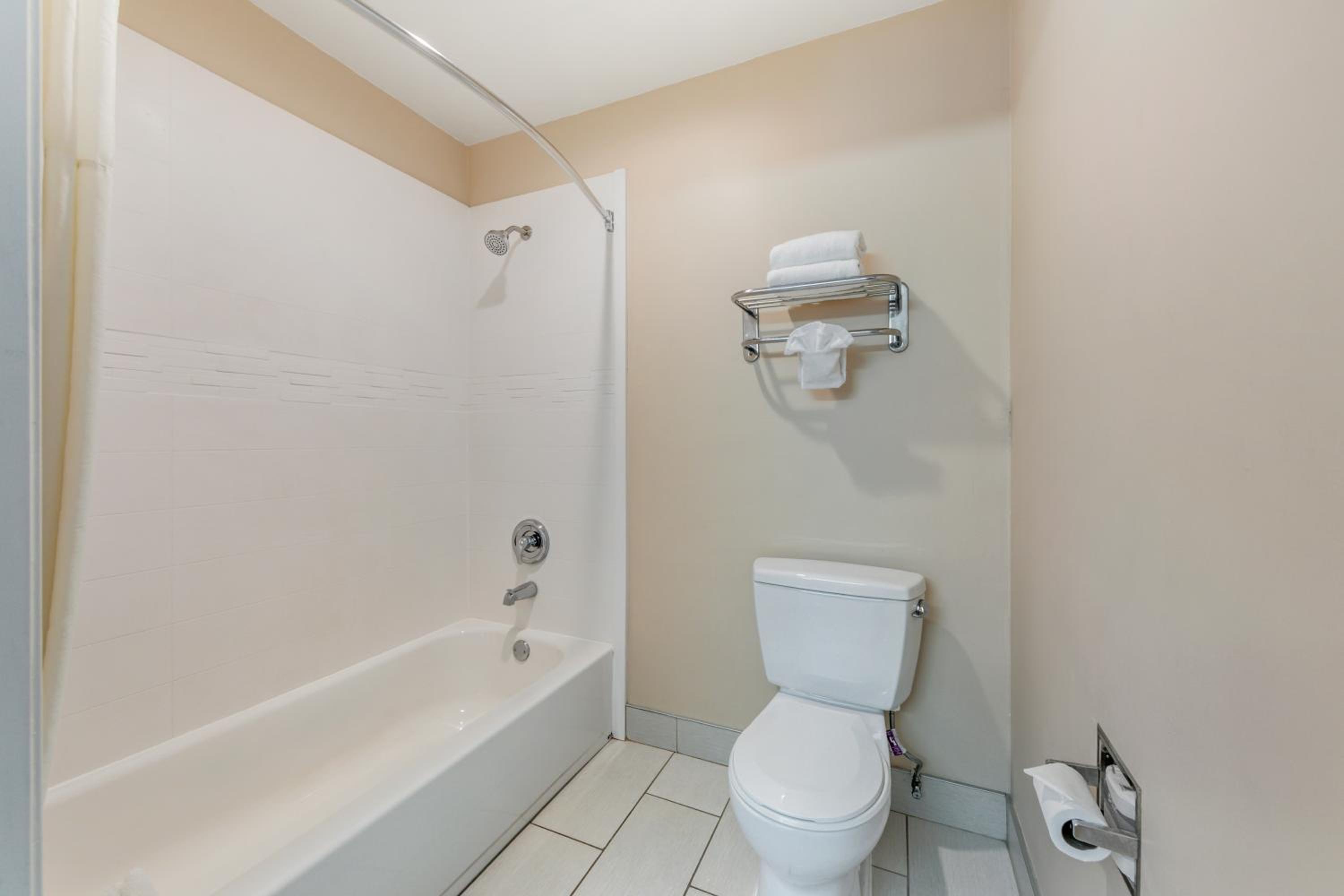 Suite, 2 Queen Beds, Sofa Bed, Non Smoking photo 3