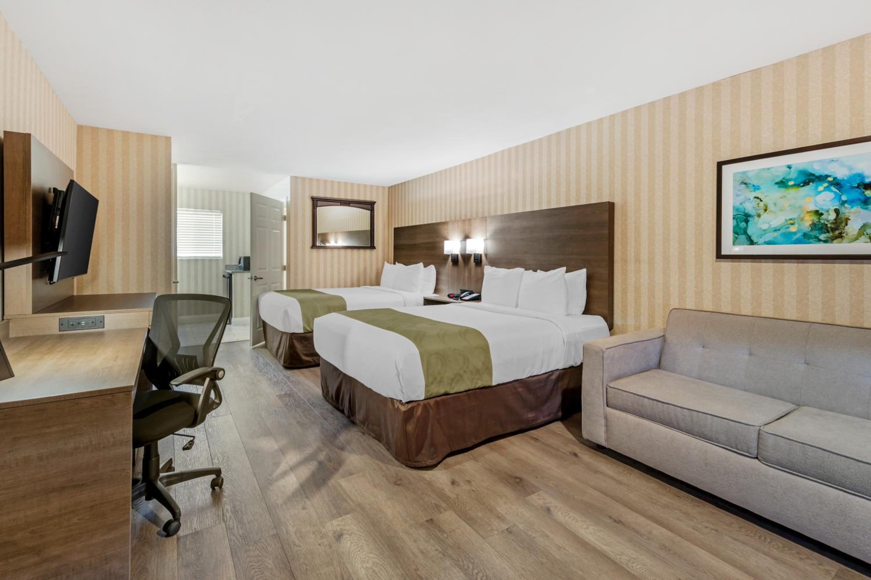 Suite, 2 Queen Beds, Sofa Bed, Non Smoking photo 2