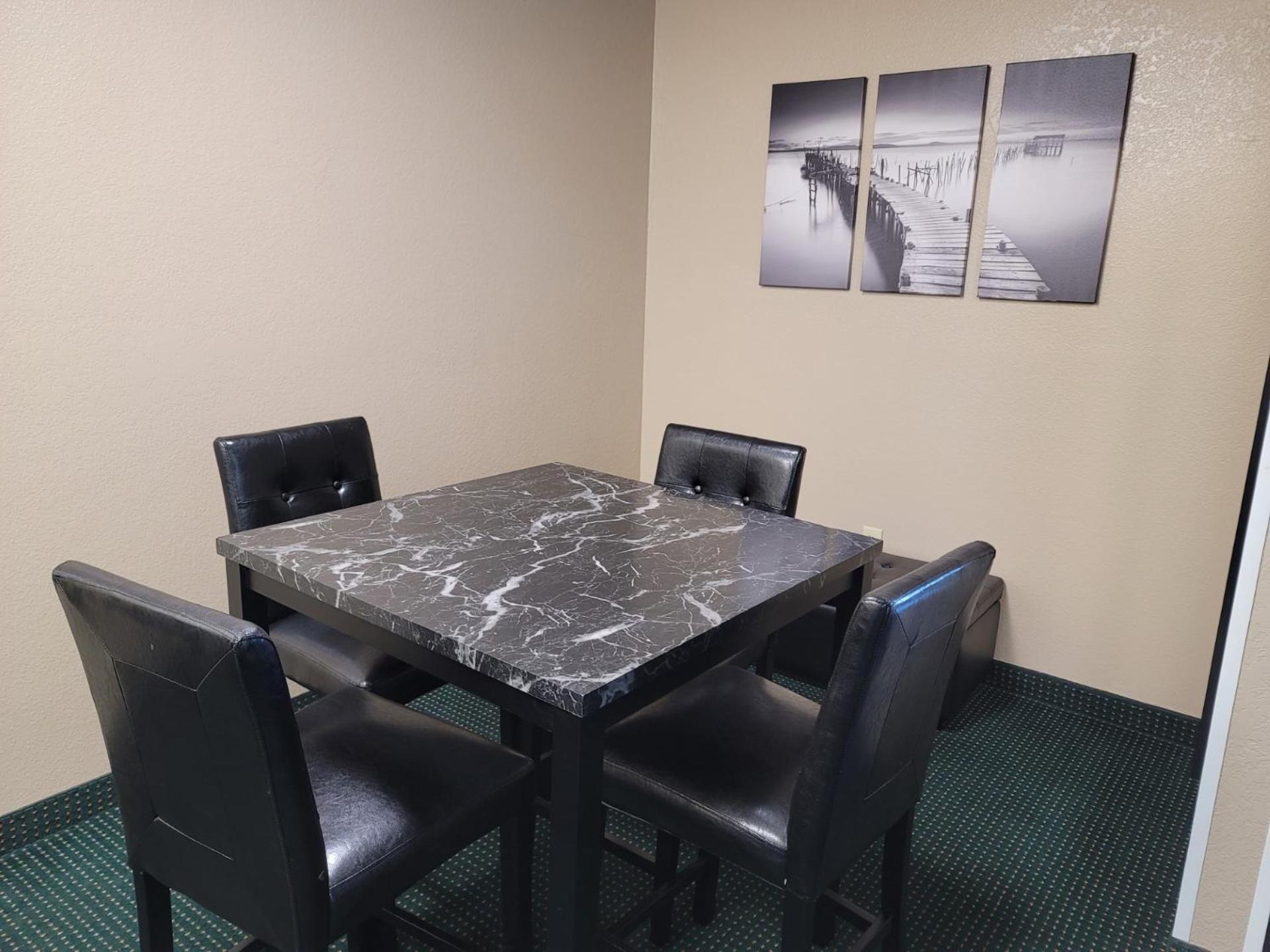 Deluxe King Studio Suite - Non-Smoking - Photo 3