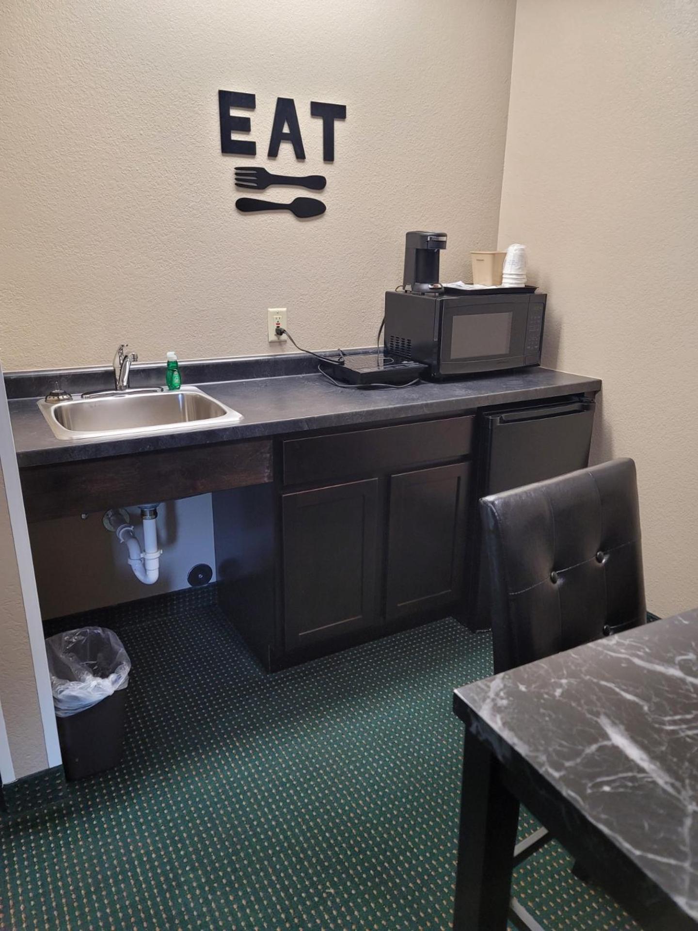 Deluxe King Studio Suite - Non-Smoking - Photo 2