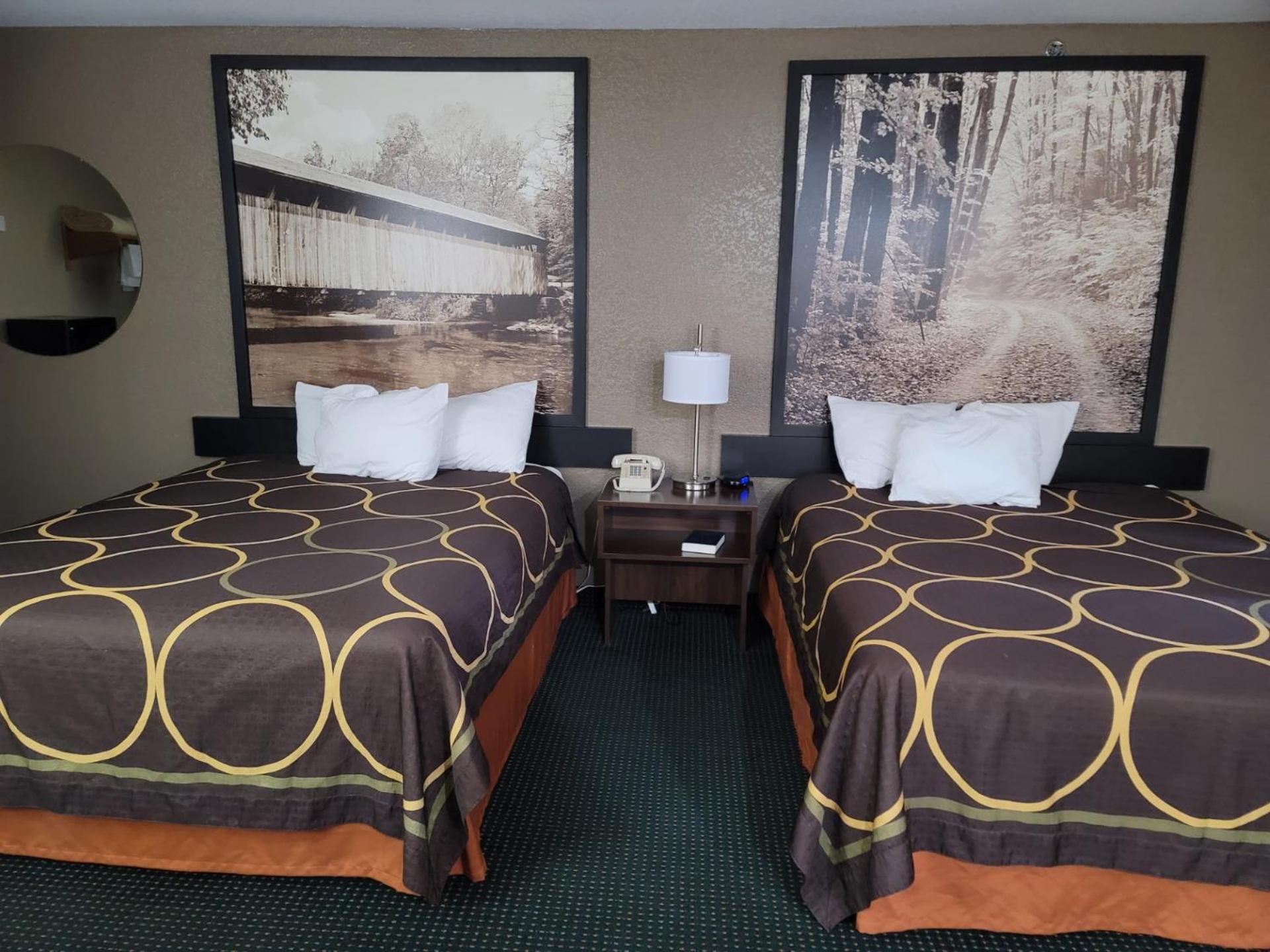 Queen Room with Two Queen Beds - Non-Smoking - Photo 1