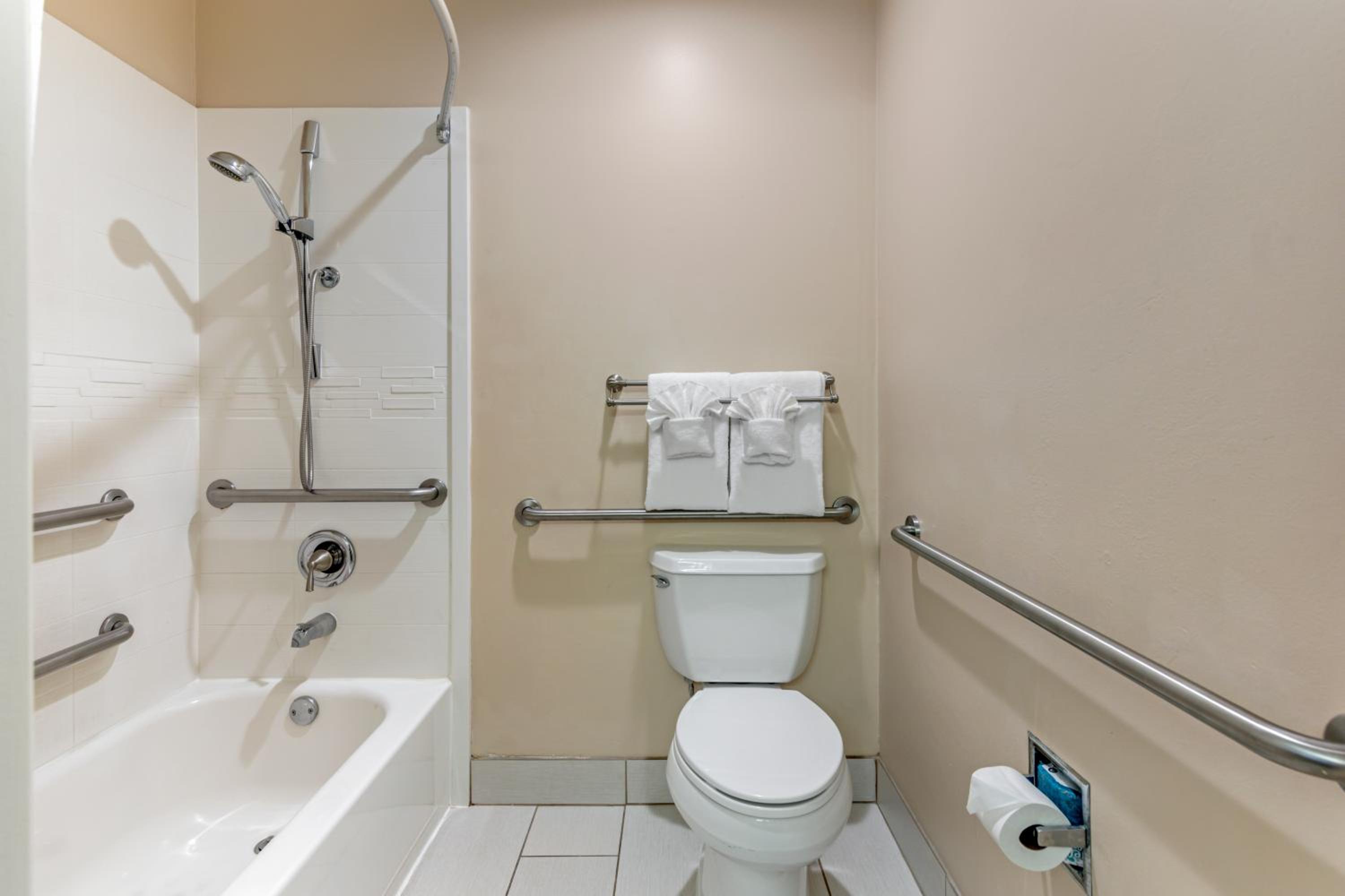 Standard Room, 2 Queen Beds, Accessible Tub, Non Smoking photo 3