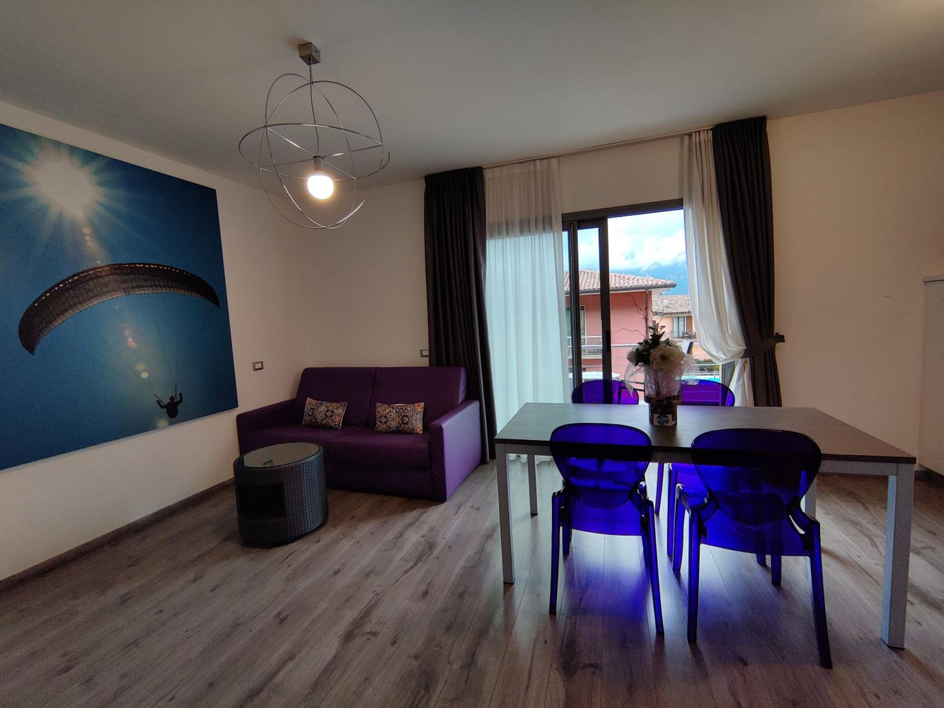Deluxe One-Bedroom Apartment with Balcony and Lake View photo 2