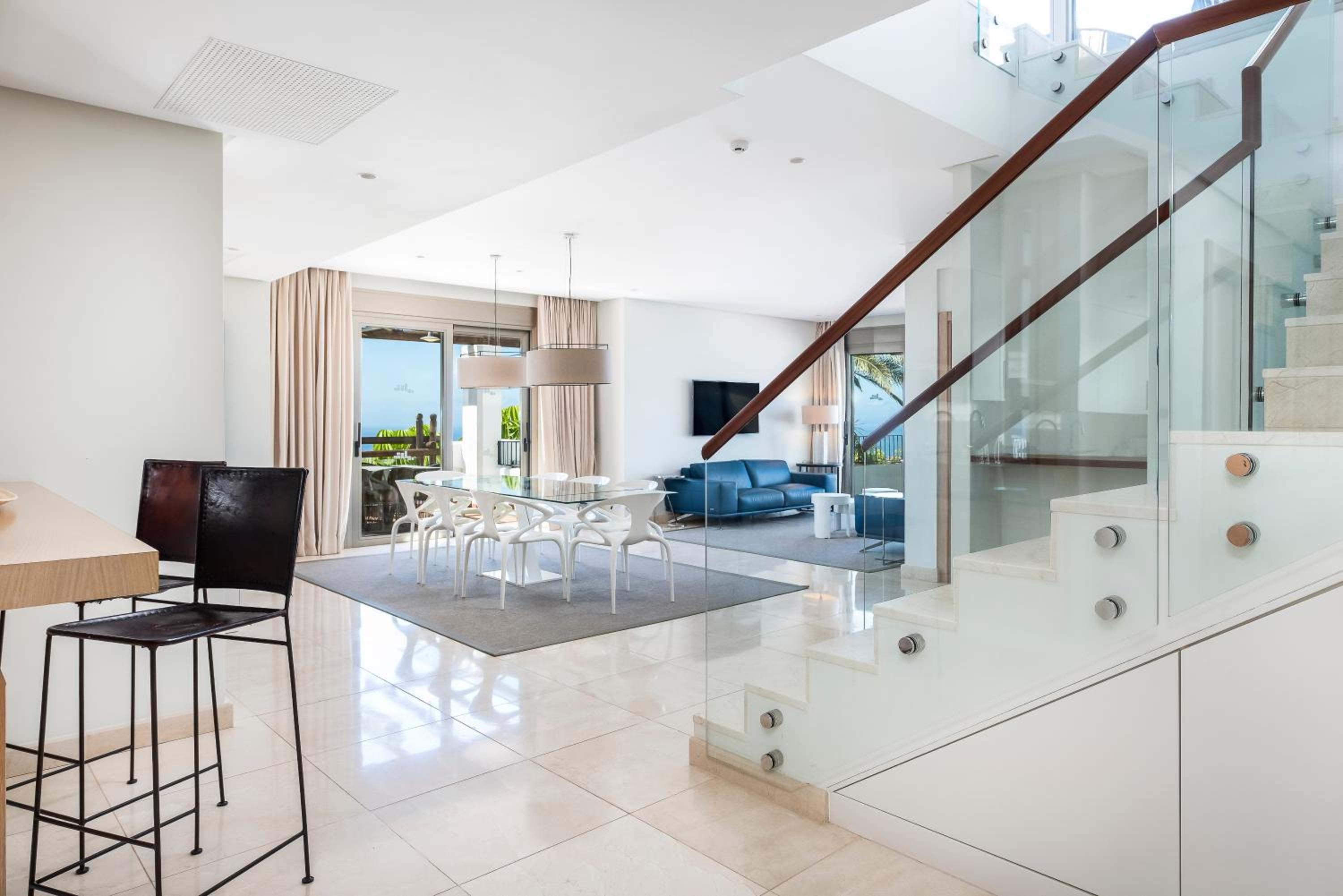 Four-Bedroom Suite with Sea View