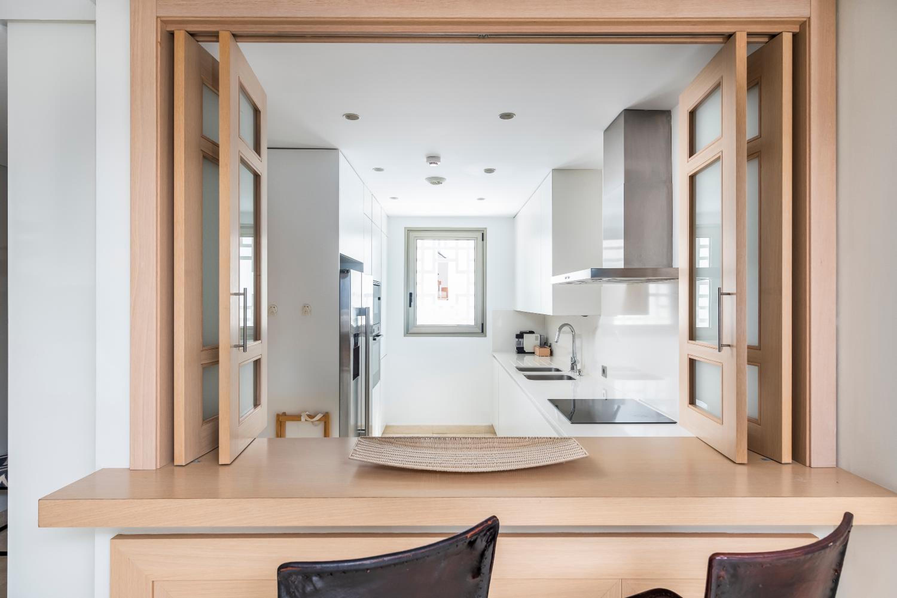 Two-Bedroom Suite with Sea View thumbnail 5