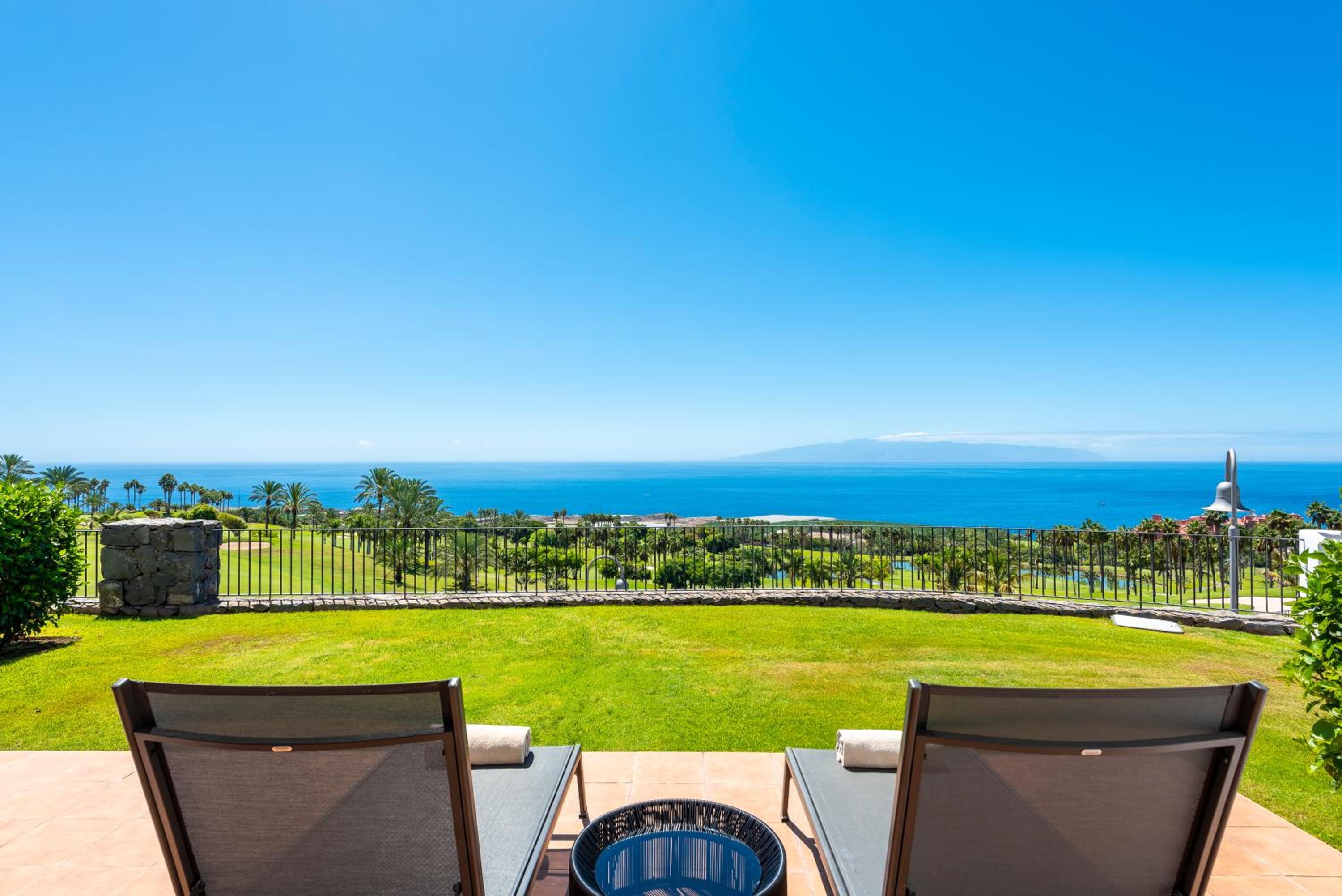 Three-Bedroom Suite with Sea View thumbnail 6