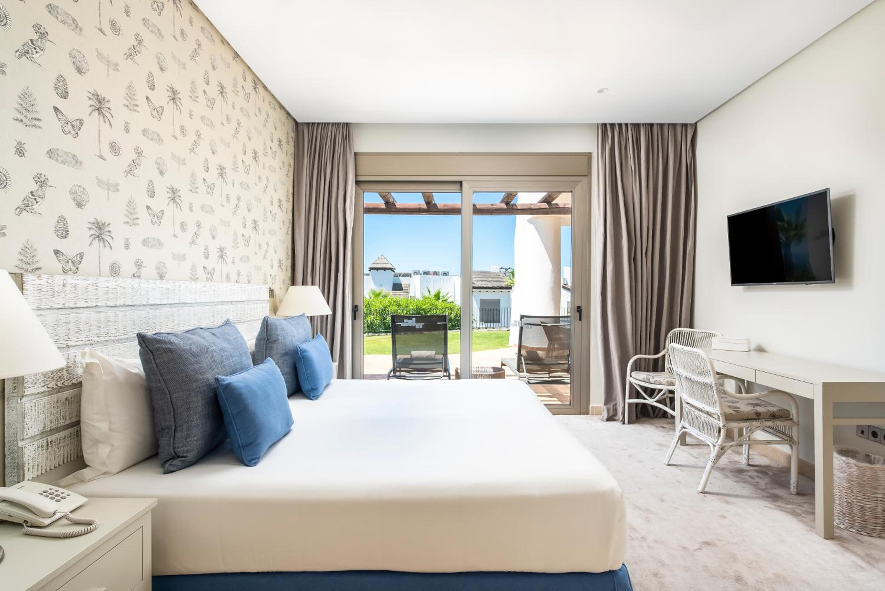 Three-Bedroom Suite with Partial Sea View thumbnail 6