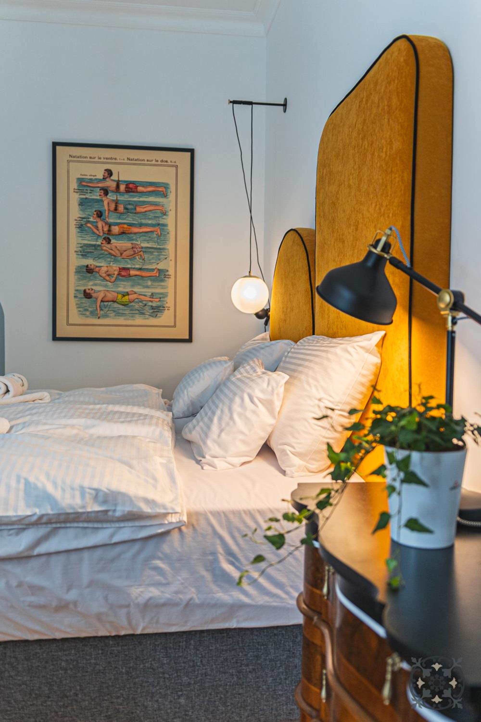 Double or Twin Room with Private Bathroom - Photo 2
