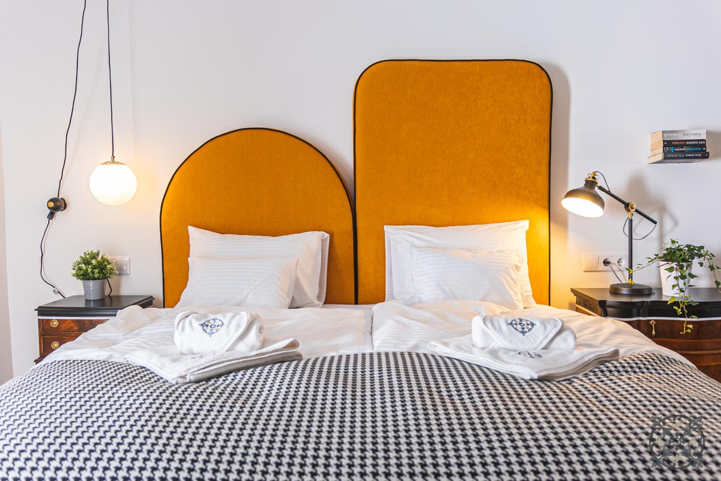 Double or Twin Room with Private Bathroom - Photo 3