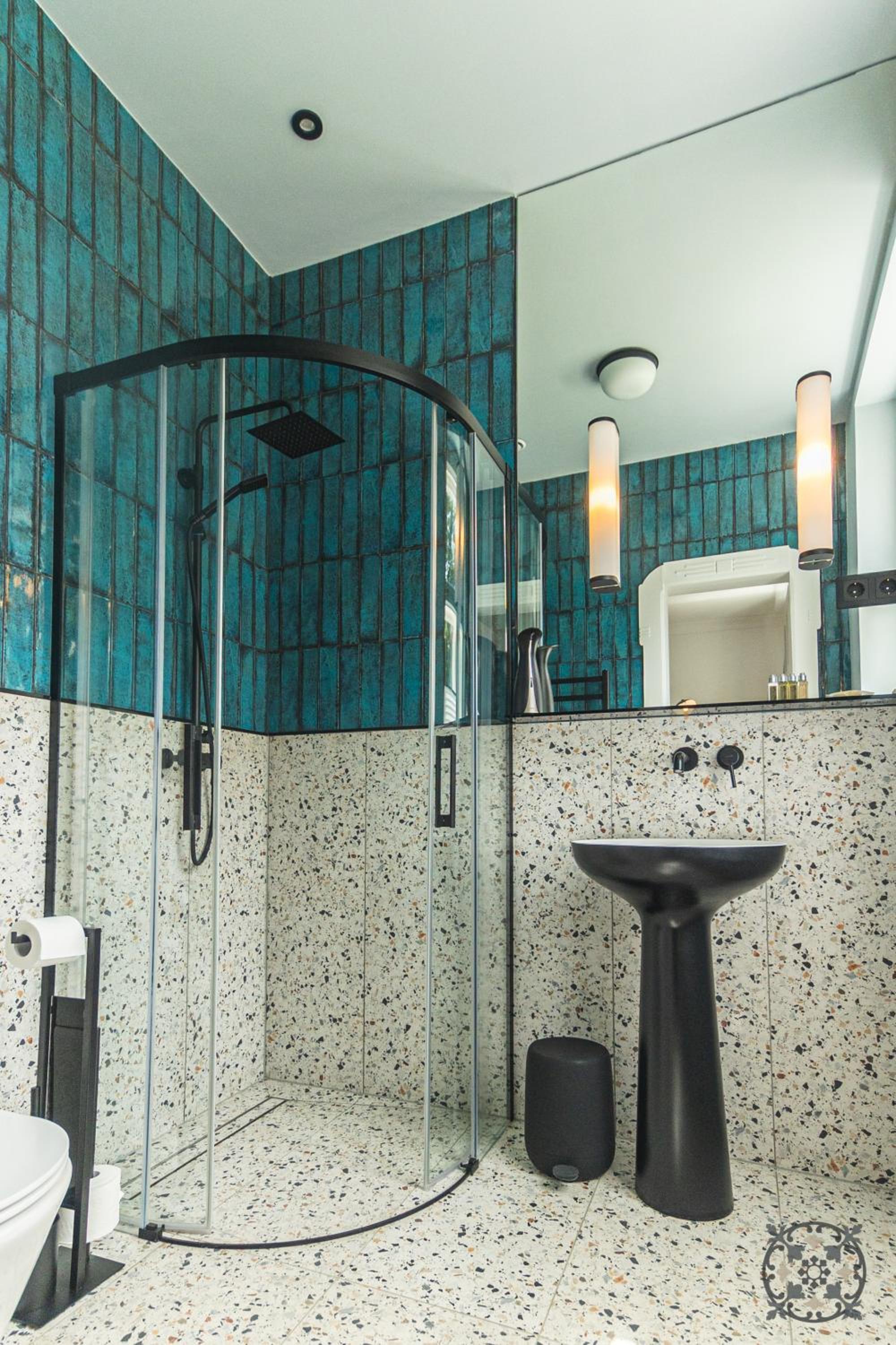 Double or Twin Room with Private Bathroom - Photo 4