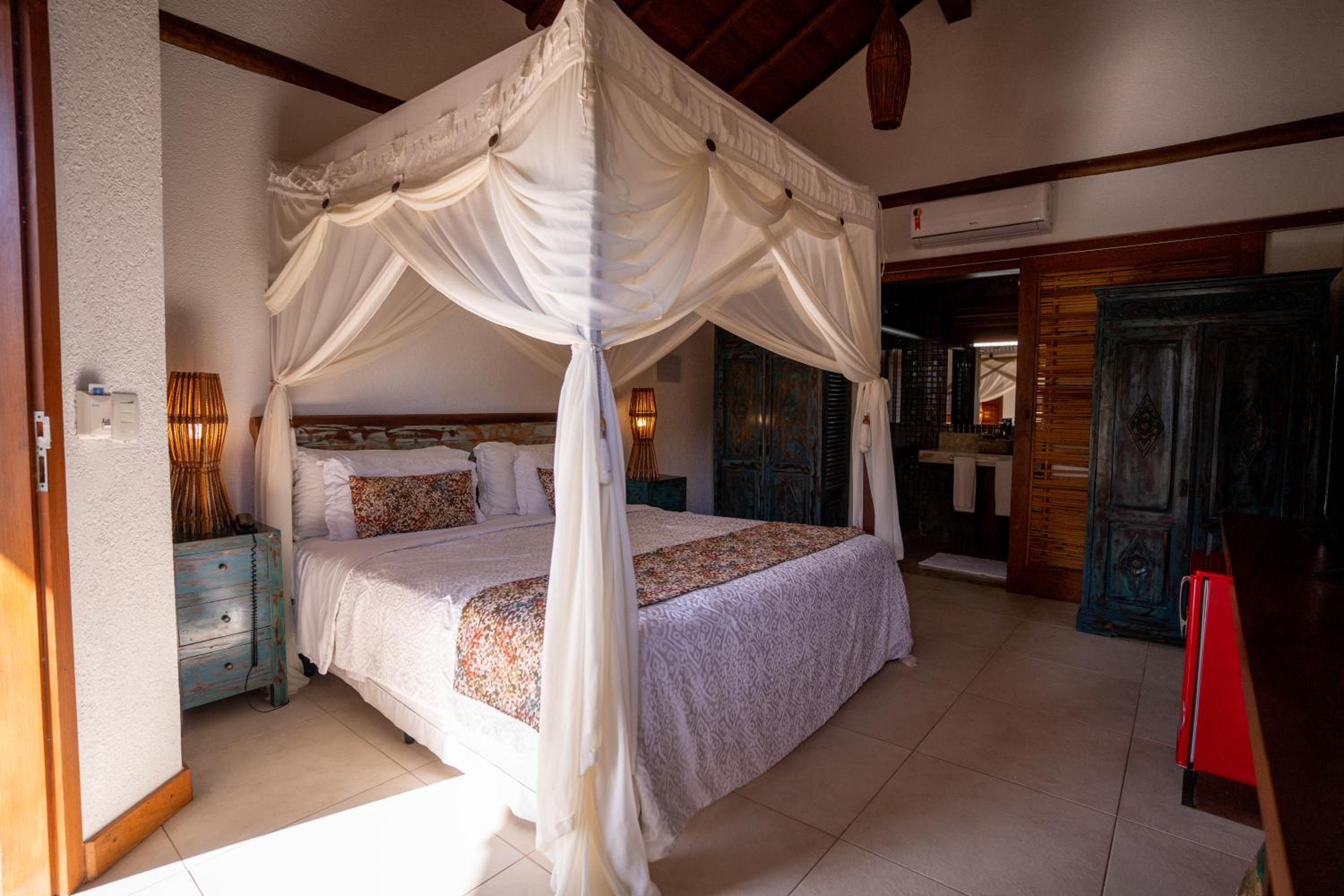 Deluxe Double Room with Balcony - Photo 9