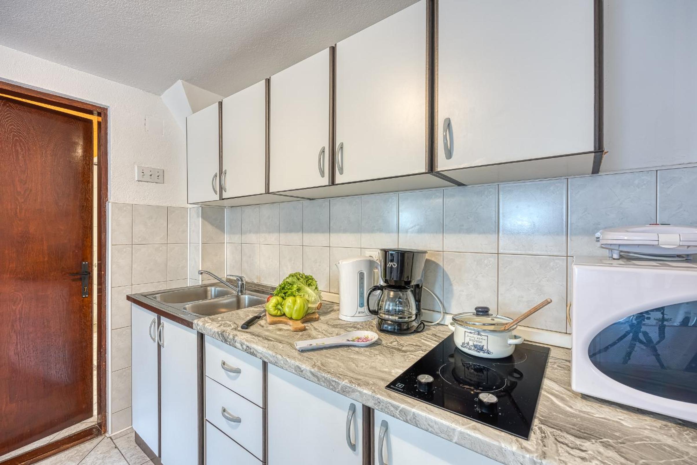 Two-Bedroom House - Photo 16