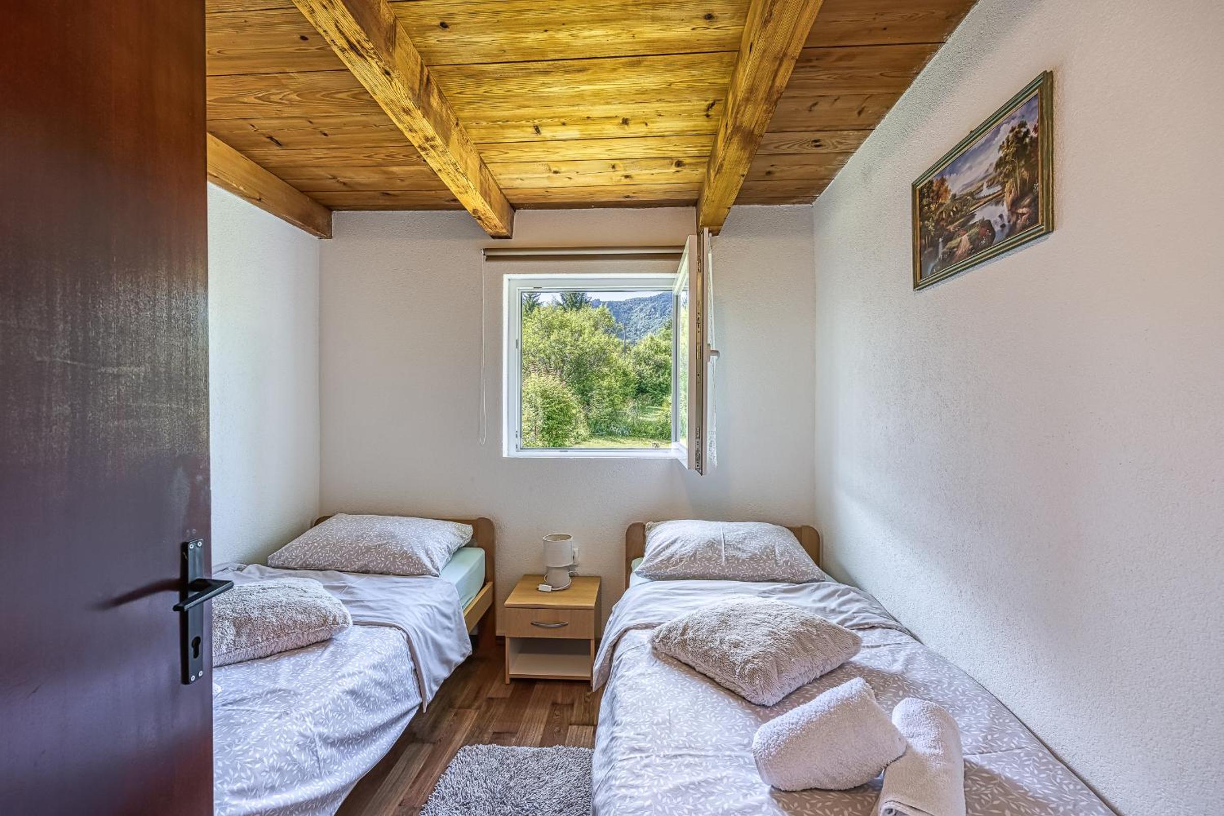 Two-Bedroom House - Photo 17