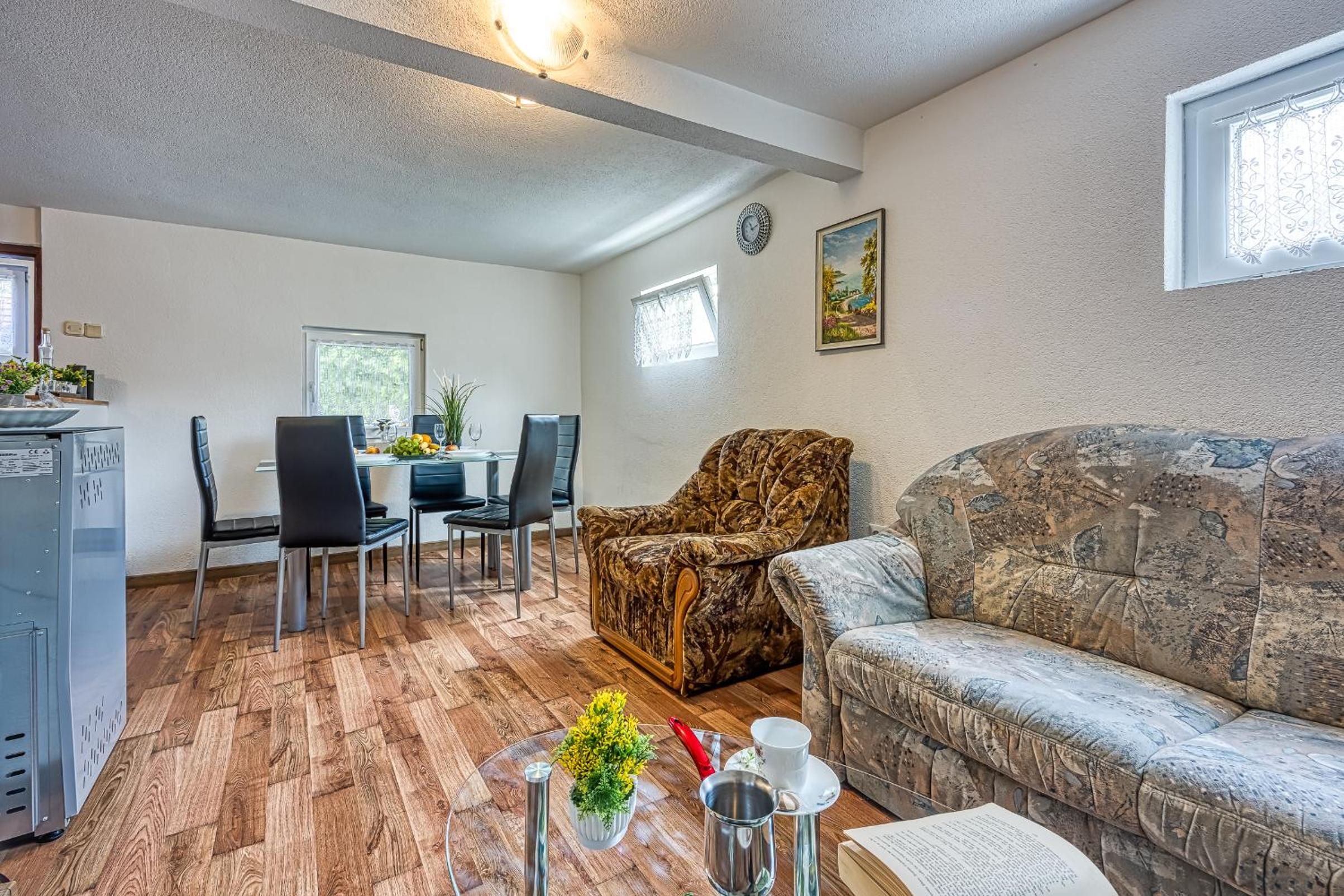 Two-Bedroom House - Photo 19