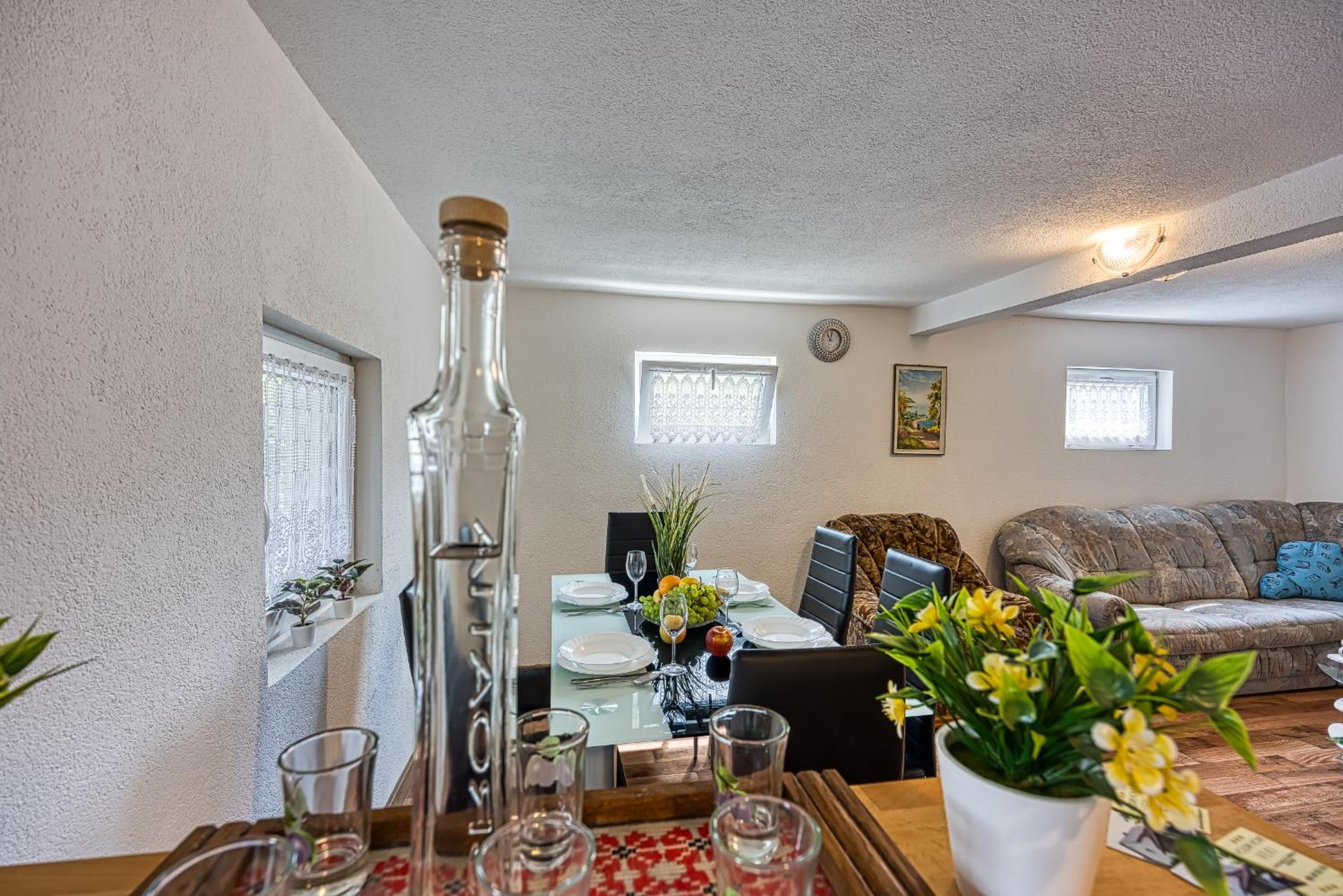 Two-Bedroom House - Photo 22